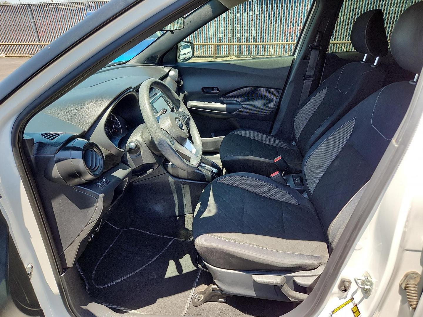 2018 WHITE Nissan Kicks S (3N1CP5CU2JL) with an 1.6L I-4 DOHC, CVTCS variable valve control, regular unleaded, engine with 125HP engine, located at 4110 Avenue Q, Lubbock, 79412, 33.556553, -101.855820 - Photo#6