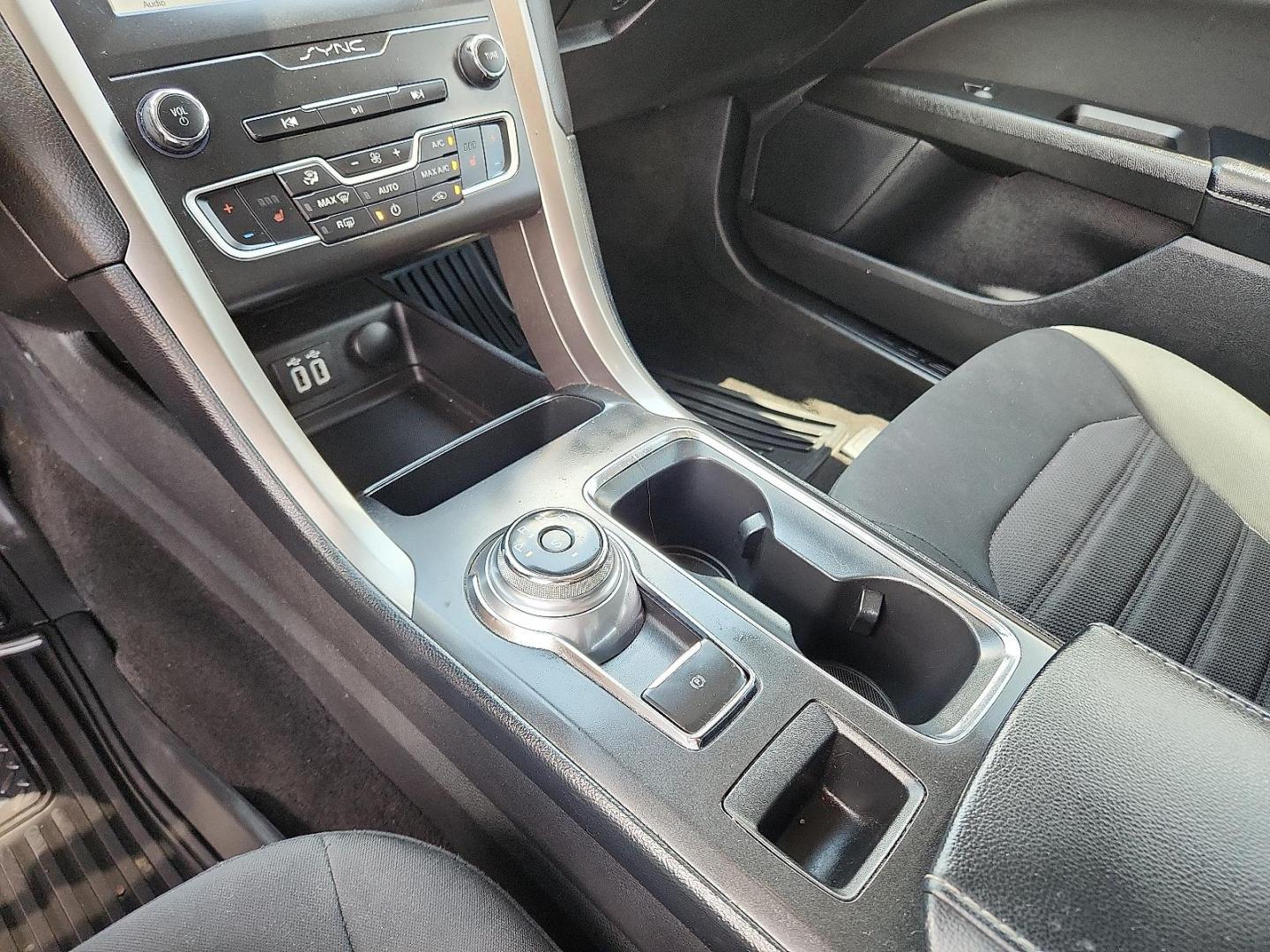 2019 GOLD Ford Fusion SE (3FA6P0T92KR) with an EcoBoost 2L I-4 gasoline direct injection, DOHC, variable valve control, intercooled turbo, premium unleaded, engine with 245HP engine, located at 4110 Avenue Q, Lubbock, 79412, 33.556553, -101.855820 - 06/14/2025 KEY IN ENVELOPE GOD - Photo#11