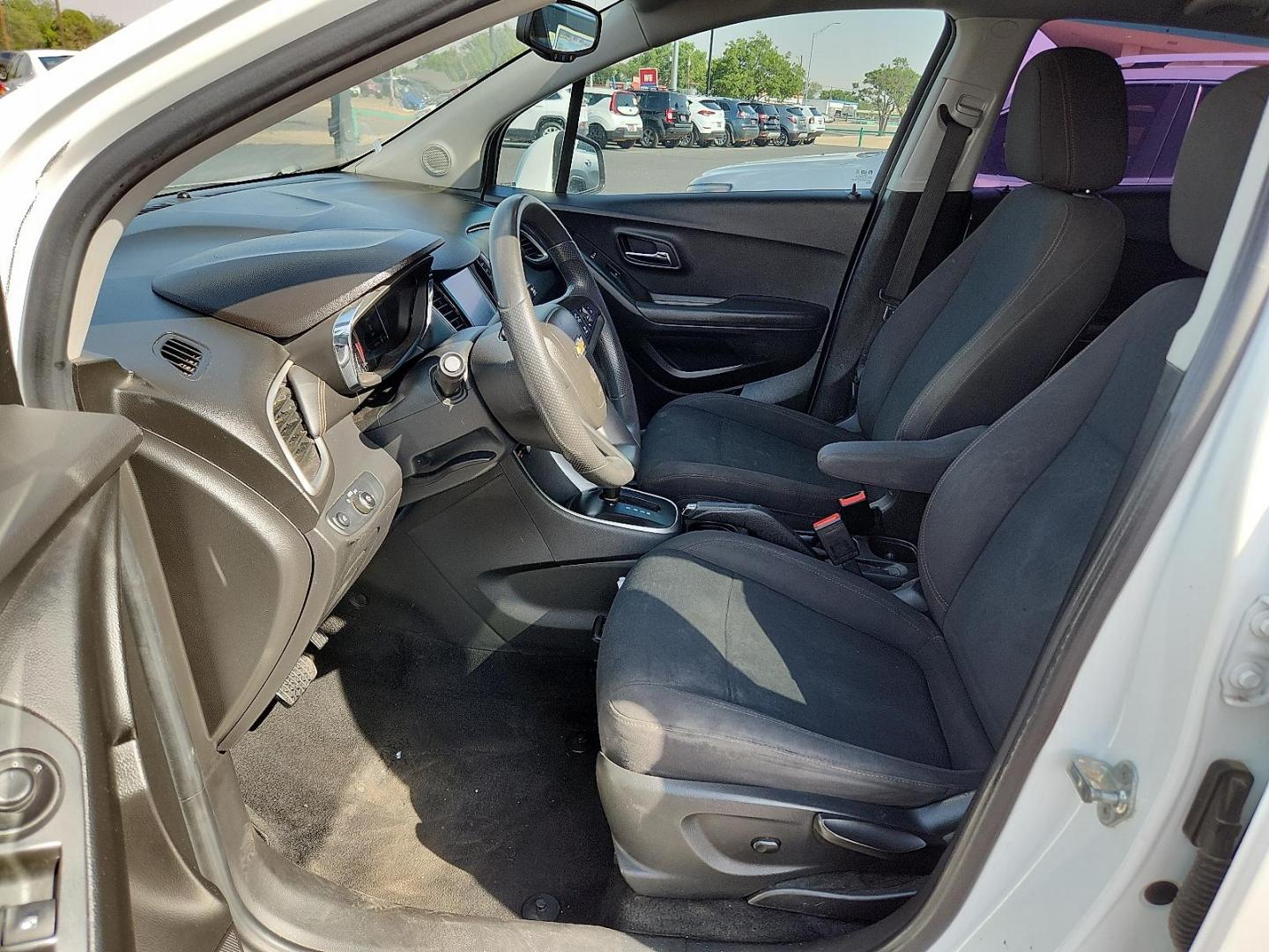 2021 Summit White - GAZ /Jet Black - AES Chevrolet Trax FWD LT (KL7CJLSB2MB) with an ECOTEC 1.4L I-4 DOHC, VVT variable valve control, intercooled turbo, regular unleaded, engine with 138HP engine, located at 4110 Avenue Q, Lubbock, 79412, 33.556553, -101.855820 - Photo#6