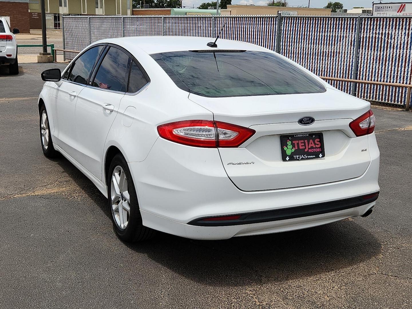 2014 WHITE Ford Fusion SE (3FA6P0H71ER) with an Duratec 2.5L I-4 DOHC, iVCT variable valve control, regular unleaded, engine with 175HP engine, located at 4110 Avenue Q, Lubbock, 79412, 33.556553, -101.855820 - 06/20/2025 KEY IN ENVELOPE GOD - Photo#2