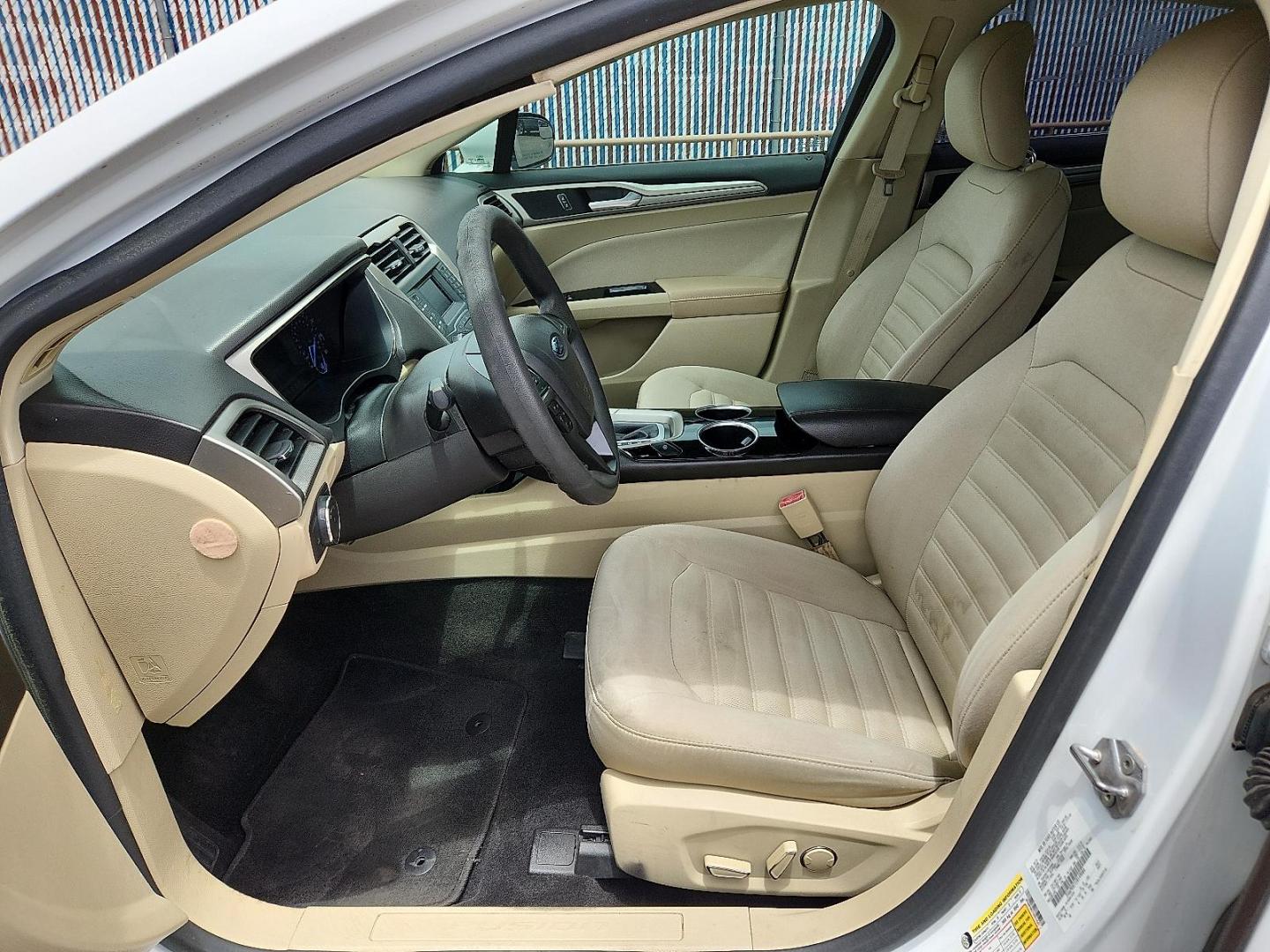 2014 WHITE Ford Fusion SE (3FA6P0H71ER) with an Duratec 2.5L I-4 DOHC, iVCT variable valve control, regular unleaded, engine with 175HP engine, located at 4110 Avenue Q, Lubbock, 79412, 33.556553, -101.855820 - 06/20/2025 KEY IN ENVELOPE GOD - Photo#6
