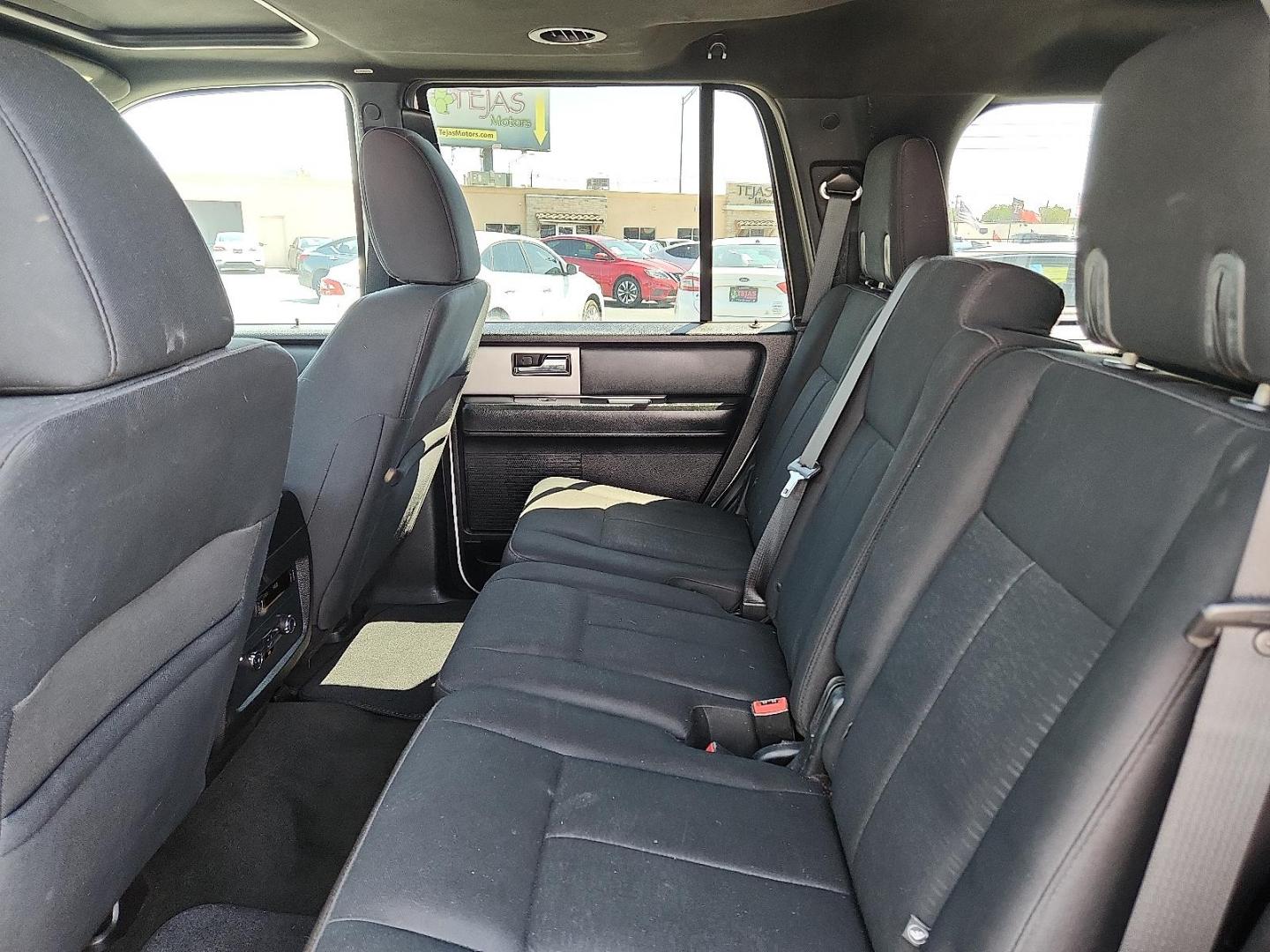 2017 WHITE Ford Expedition XLT (1FMJU1JT0HE) with an EcoBoost 3.5L V-6 gasoline direct injection, DOHC, variable valve control, twin turbo, regular unleaded, engine with 365HP engine, located at 4110 Avenue Q, Lubbock, 79412, 33.556553, -101.855820 - 06/21/2024 KEY IN ENVELOPE GOD - Photo#4