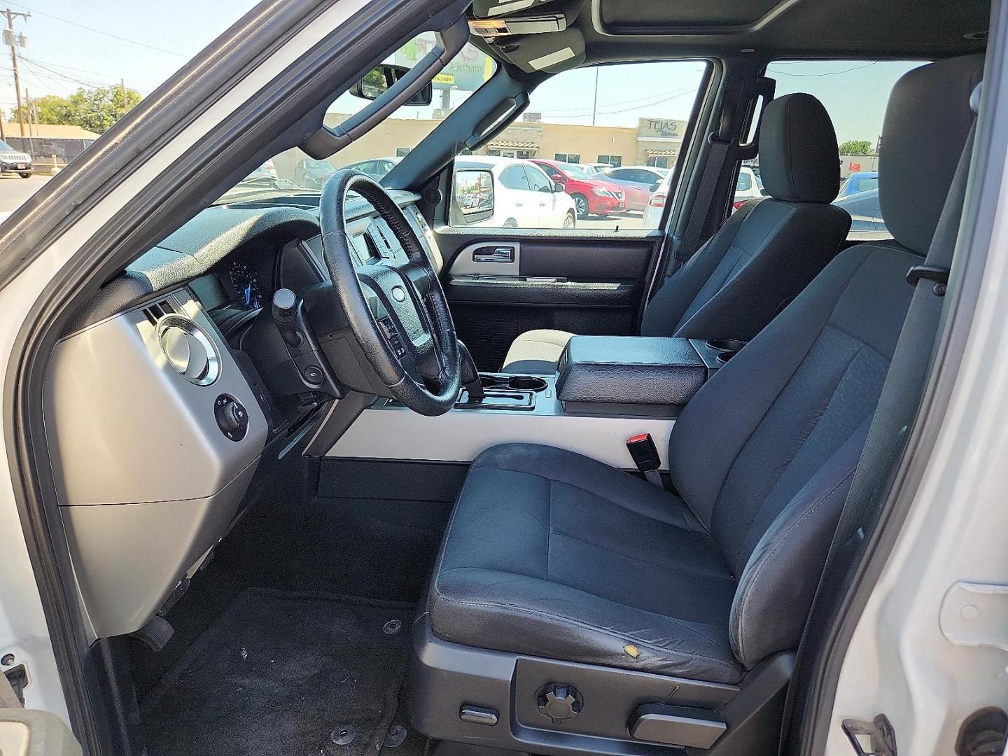 2017 WHITE Ford Expedition XLT (1FMJU1JT0HE) with an EcoBoost 3.5L V-6 gasoline direct injection, DOHC, variable valve control, twin turbo, regular unleaded, engine with 365HP engine, located at 4110 Avenue Q, Lubbock, 79412, 33.556553, -101.855820 - 06/21/2024 KEY IN ENVELOPE GOD - Photo#6