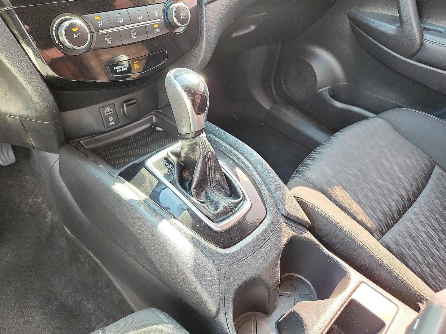 2017 WHITE Nissan Rogue S (KNMAT2MV5HP) with an 2.5L I-4 DOHC, variable valve control, regular unleaded, engine with 170HP engine, located at 4110 Avenue Q, Lubbock, 79412, 33.556553, -101.855820 - 06/21/2025 KEY IN ENVELOPE GOD - Photo#10