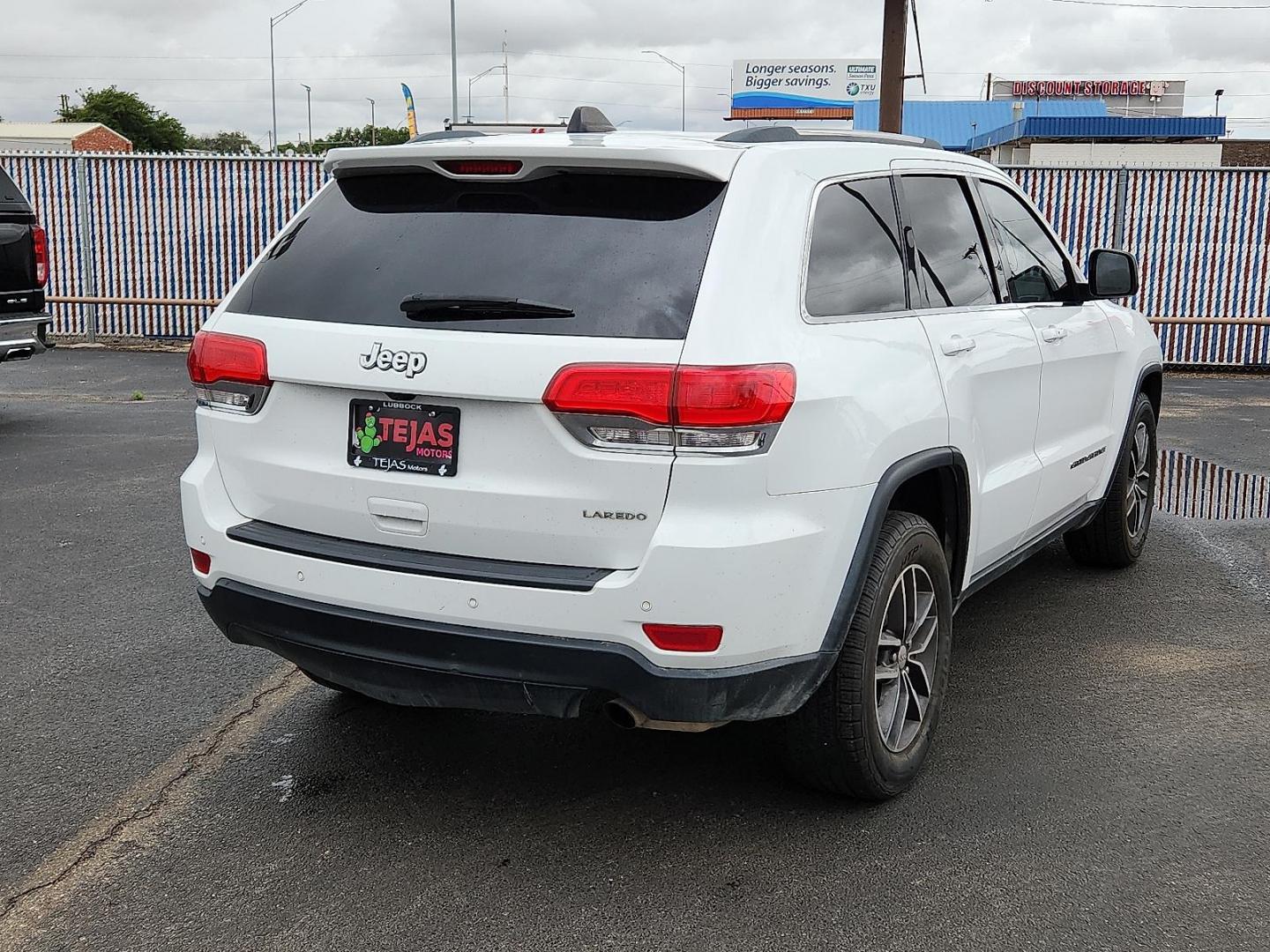 2018 WHITE Jeep Grand Cherokee Laredo E 4x2 (1C4RJEAG1JC) with an Pentastar 3.6L V-6 DOHC, variable valve control, regular unleaded, engine with 293HP engine, located at 4110 Avenue Q, Lubbock, 79412, 33.556553, -101.855820 - 06/21/2025 KEY IN ENVELOPE GOD - Photo#1