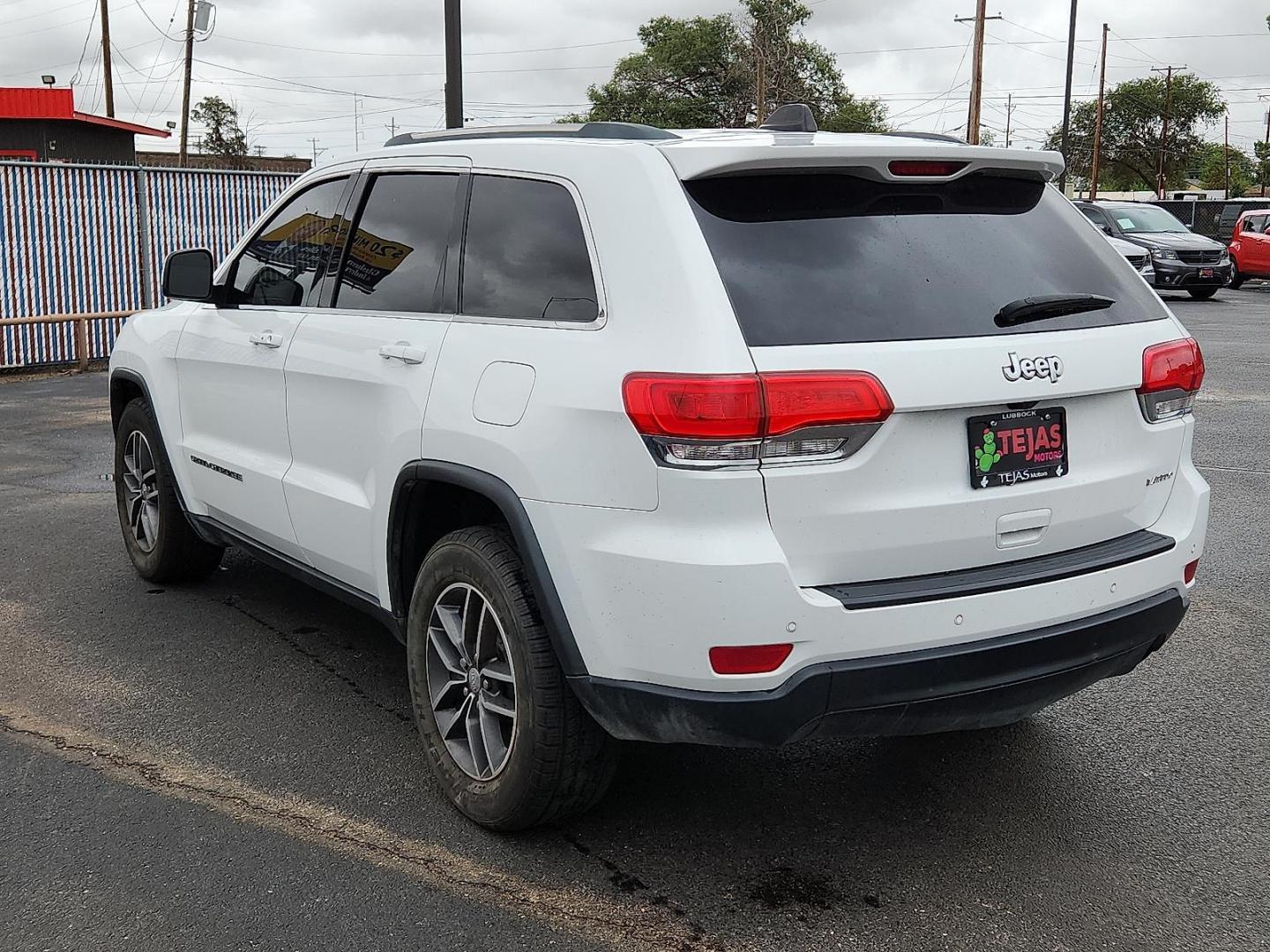 2018 WHITE Jeep Grand Cherokee Laredo E 4x2 (1C4RJEAG1JC) with an Pentastar 3.6L V-6 DOHC, variable valve control, regular unleaded, engine with 293HP engine, located at 4110 Avenue Q, Lubbock, 79412, 33.556553, -101.855820 - 06/21/2025 KEY IN ENVELOPE GOD - Photo#2