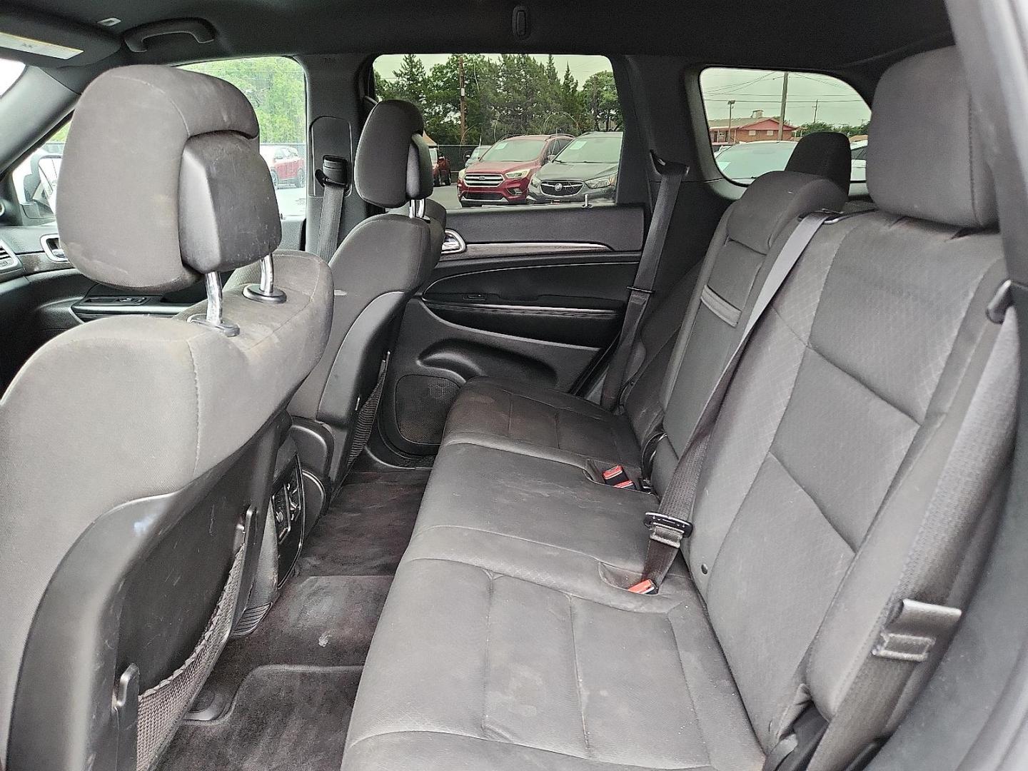 2018 WHITE Jeep Grand Cherokee Laredo E 4x2 (1C4RJEAG1JC) with an Pentastar 3.6L V-6 DOHC, variable valve control, regular unleaded, engine with 293HP engine, located at 4110 Avenue Q, Lubbock, 79412, 33.556553, -101.855820 - 06/21/2025 KEY IN ENVELOPE GOD - Photo#4