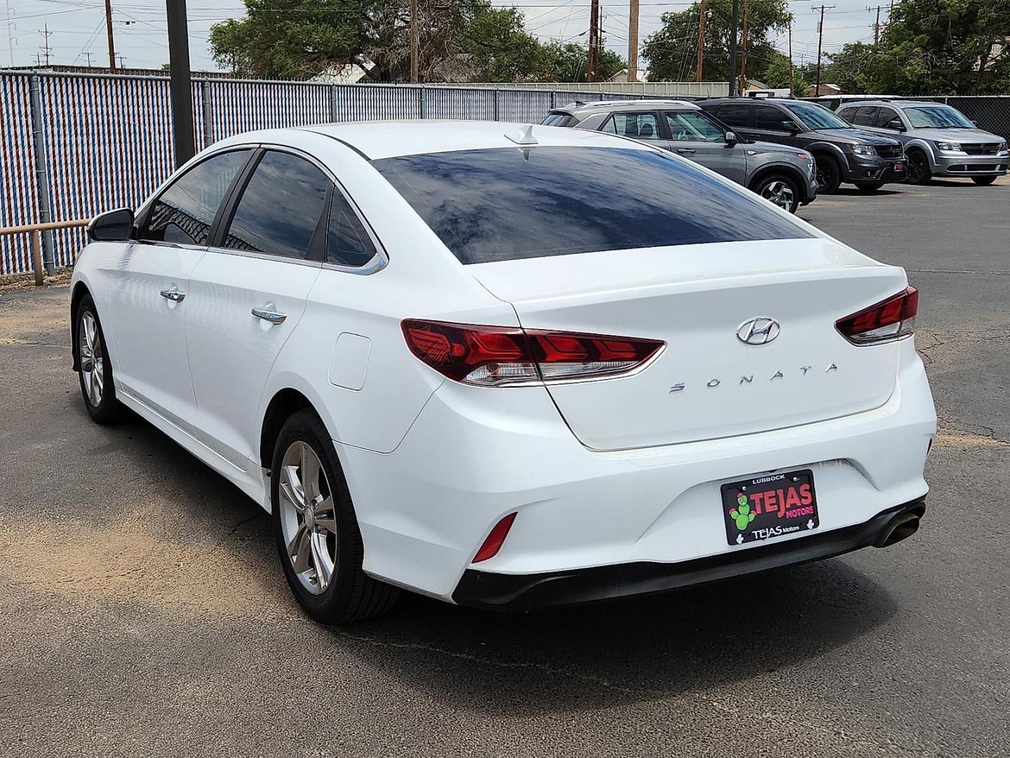 2018 WHITE Hyundai Sonata SEL+ (5NPE34AF3JH) with an 2.4L I-4 gasoline direct injection, DOHC, D-CVVT variable valve control, regular unleaded, engine with 185HP engine, located at 4110 Avenue Q, Lubbock, 79412, 33.556553, -101.855820 - Photo#2