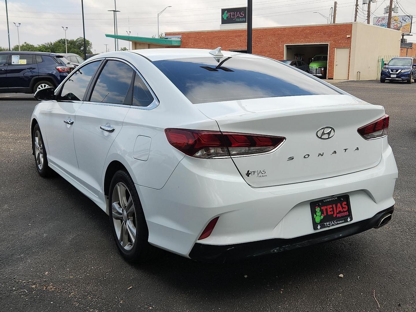 2018 Quartz White Pearl /Beige - BB Hyundai Sonata SEL+ (5NPE34AF3JH) with an 2.4L I-4 gasoline direct injection, DOHC, D-CVVT variable valve control, regular unleaded, engine with 185HP engine, located at 4110 Avenue Q, Lubbock, 79412, 33.556553, -101.855820- Photo#2