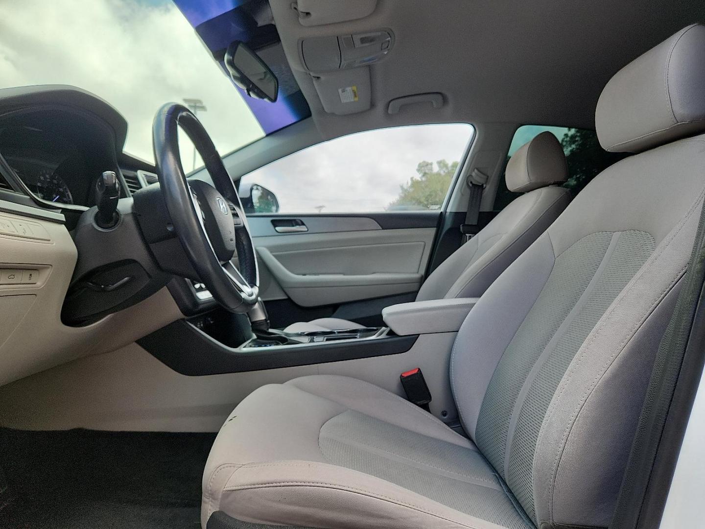 2018 Quartz White Pearl /Beige - BB Hyundai Sonata SEL+ (5NPE34AF3JH) with an 2.4L I-4 gasoline direct injection, DOHC, D-CVVT variable valve control, regular unleaded, engine with 185HP engine, located at 4110 Avenue Q, Lubbock, 79412, 33.556553, -101.855820- Photo#8