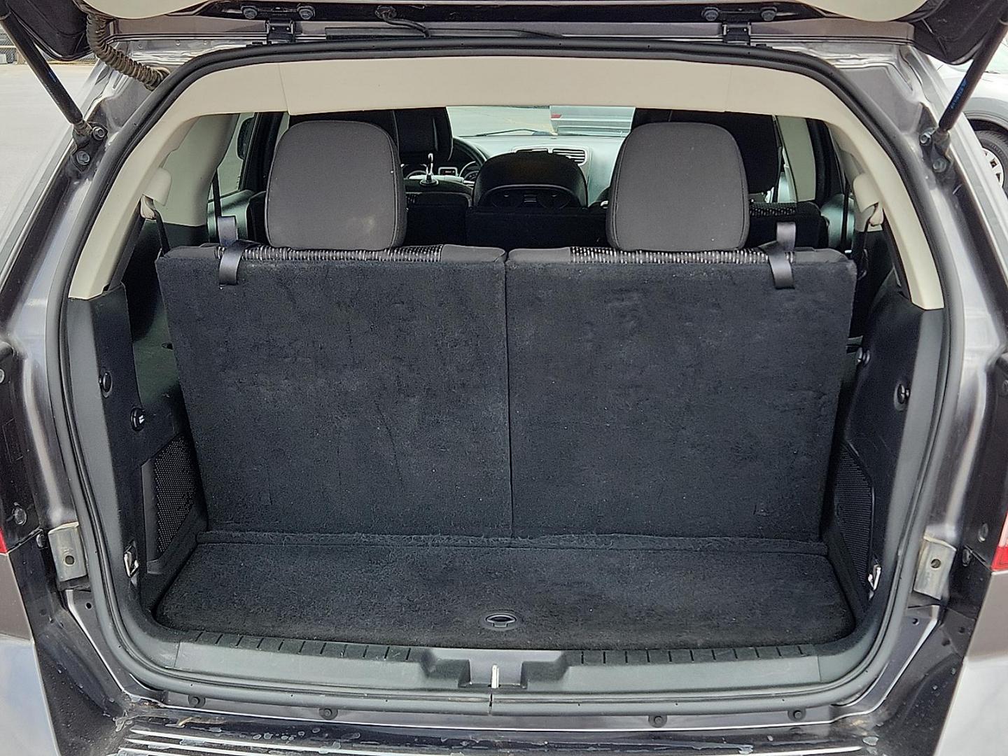 2019 GRAY Dodge Journey SE (3C4PDCBB6KT) with an Tigershark MultiAir 2.4L I-4 DOHC, VVT variable valve control, regular unleaded, engine with 173HP engine, located at 4110 Avenue Q, Lubbock, 79412, 33.556553, -101.855820 - 06/28/2025 KEY IN ENVELOPE GOD - Photo#4