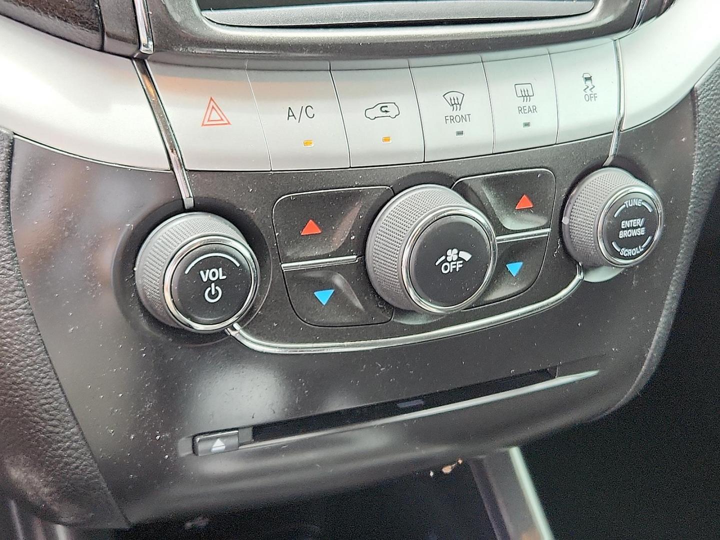2019 GRAY Dodge Journey SE (3C4PDCBB6KT) with an Tigershark MultiAir 2.4L I-4 DOHC, VVT variable valve control, regular unleaded, engine with 173HP engine, located at 4110 Avenue Q, Lubbock, 79412, 33.556553, -101.855820 - 06/28/2025 KEY IN ENVELOPE GOD - Photo#9
