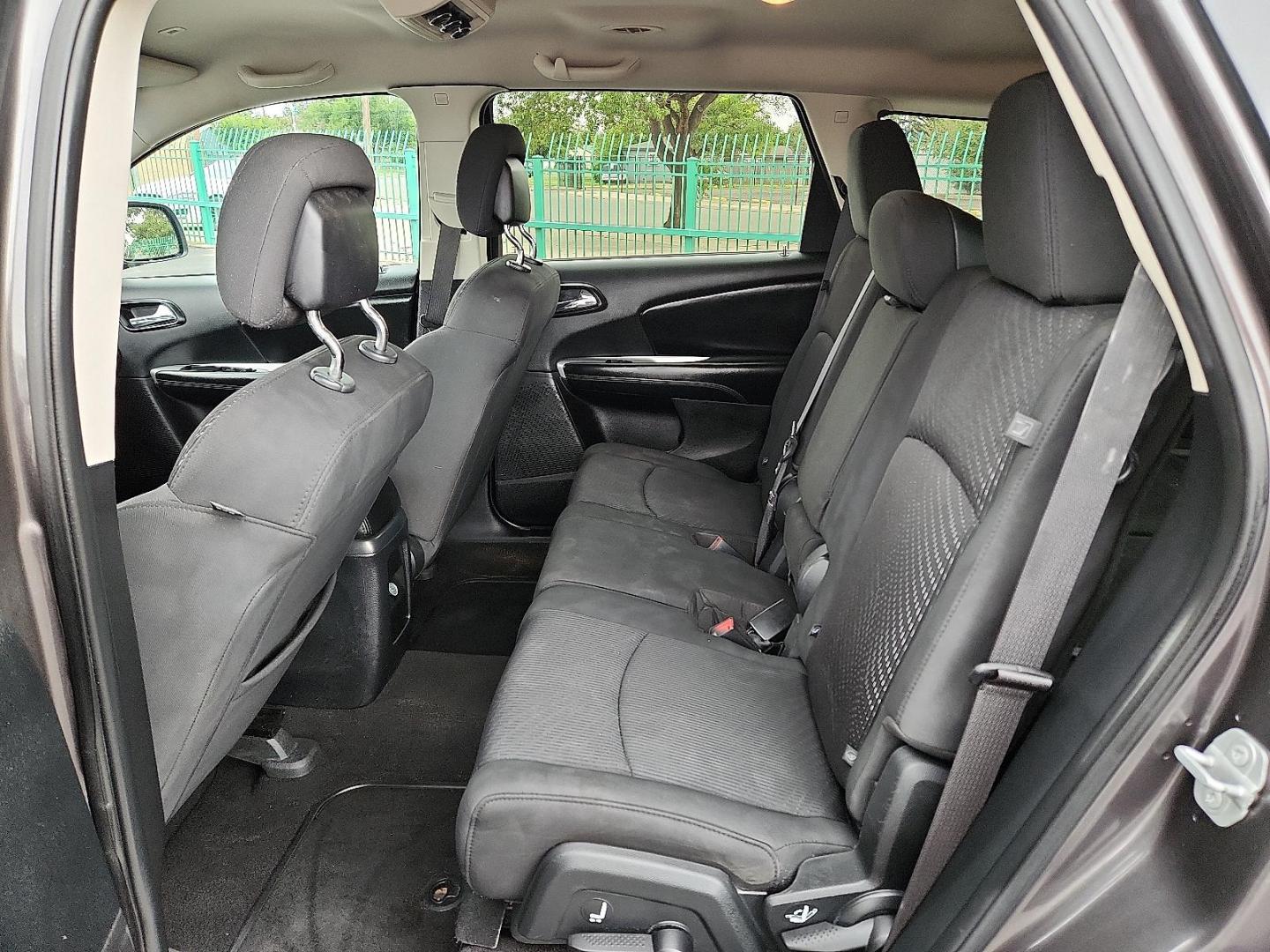 2018 GRAY Dodge Journey SE (3C4PDCAB3JT) with an Tigershark MultiAir 2.4L I-4 DOHC, variable valve control, regular unleaded, engine with 173HP engine, located at 4110 Avenue Q, Lubbock, 79412, 33.556553, -101.855820 - 06/19/2025 KEY IN ENVELOPE GOD - Photo#4