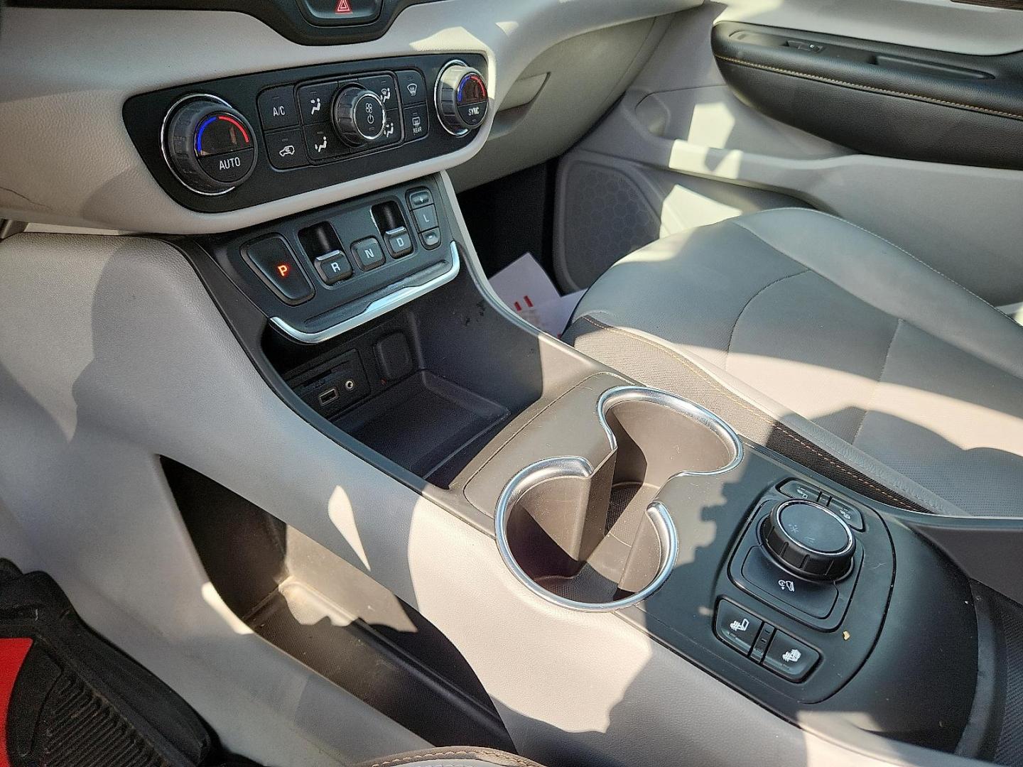 2018 Summit White GMC Terrain SLT (3GKALPEX6JL) with an 2L I-4 gasoline direct injection, DOHC, variable valve control, intercooled turbo, premium unleaded, engine with 252HP engine, located at 4110 Avenue Q, Lubbock, 79412, 33.556553, -101.855820 - 07/05/2025 KEY IN ENVELOPE GOD - Photo#11