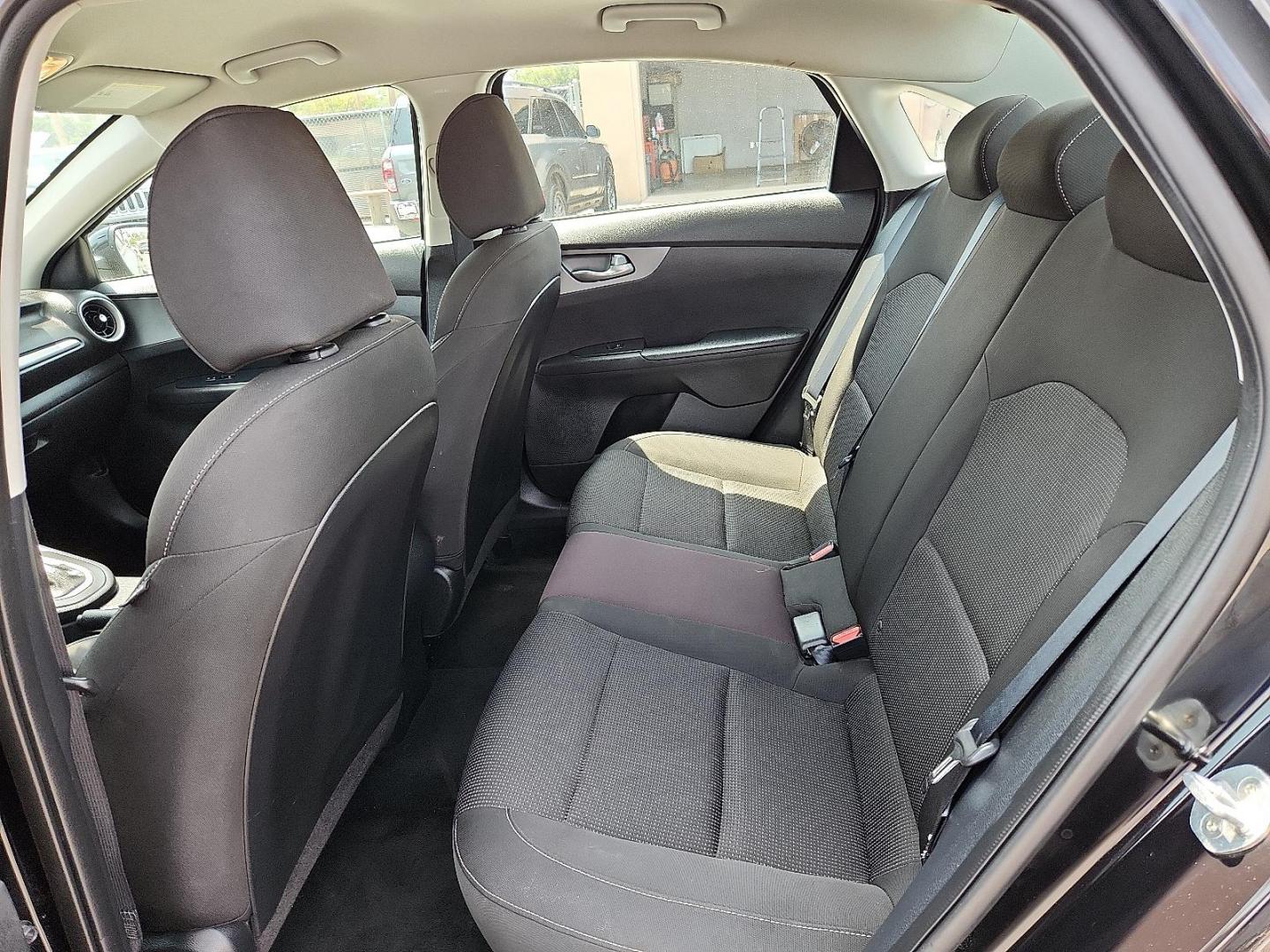 2021 Aurora Black - ABP /Black - WK Kia Forte LXS (3KPF24AD8ME) with an 2L I-4 DOHC, D-CVVT variable valve control, regular unleaded, engine with 147HP engine, located at 4110 Avenue Q, Lubbock, 79412, 33.556553, -101.855820 - Photo#6