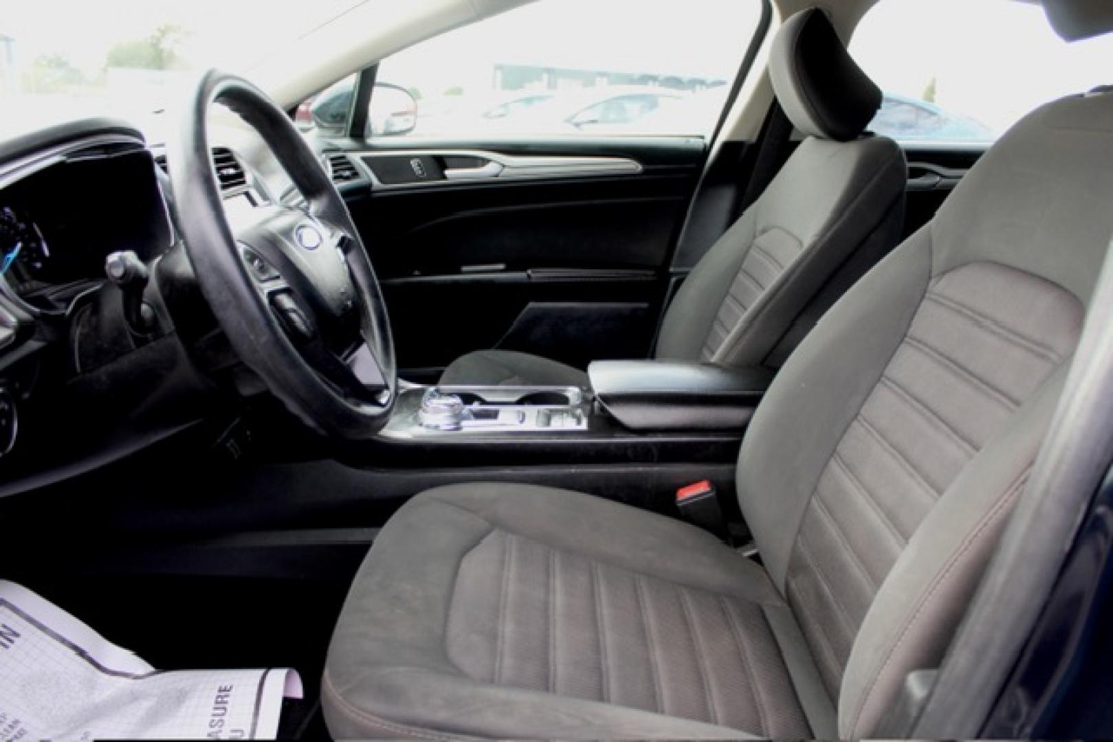 2020 Alto Blue Metallic Tinted Clearcoat - L3 /Ebony - DT Ford Fusion SE (3FA6P0HD3LR) with an EcoBoost 1.5L I-4 gasoline direct injection, DOHC, variable valve control, intercooled turbo, regular unleaded, engine with 181HP engine, located at 4110 Avenue Q, Lubbock, 79412, 33.556553, -101.855820 - 07/19/2025 KEY IN ENVELOPE GOD- Photo#4