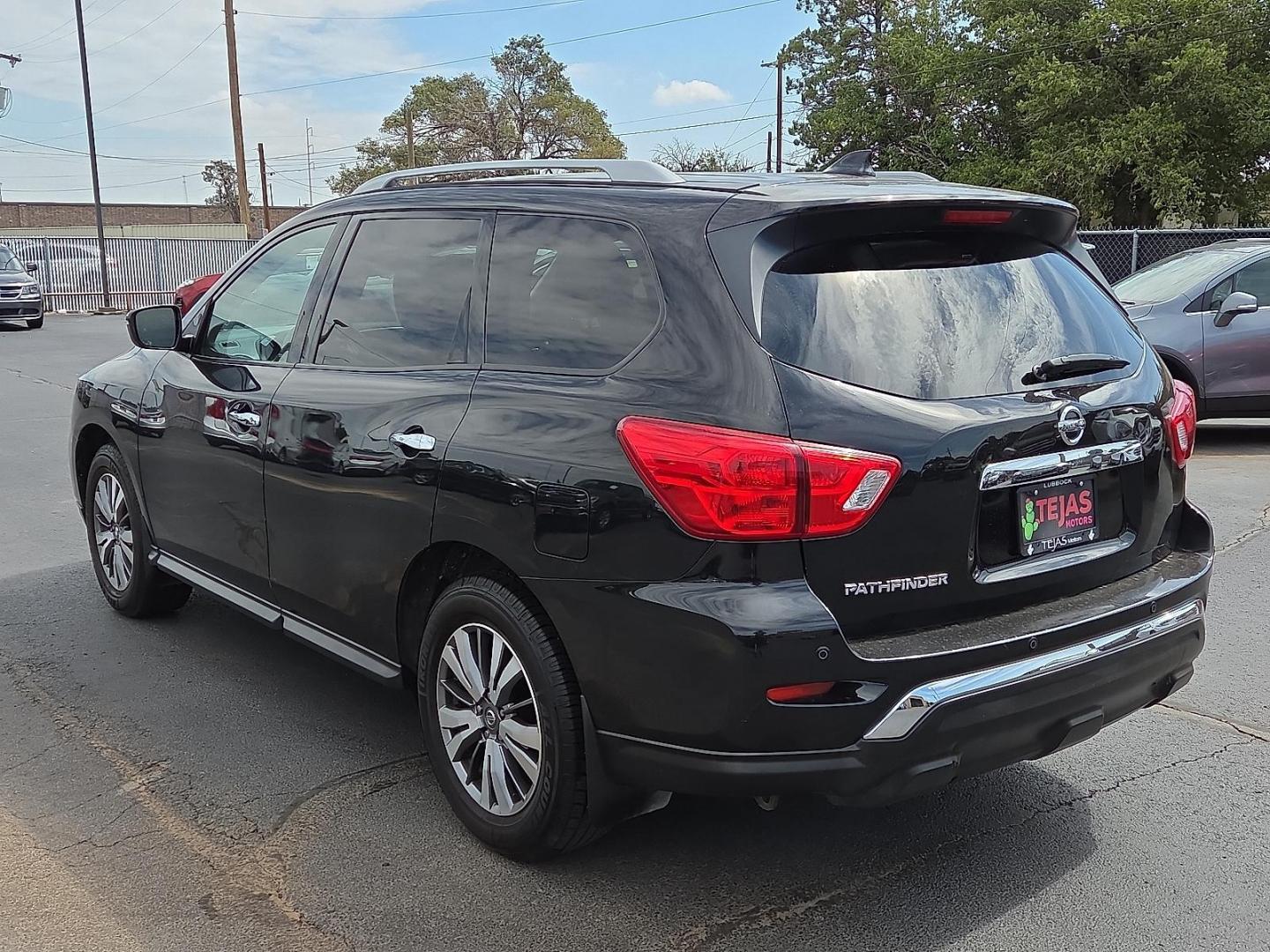 2019 Magnetic Black Pearl - G41 /Charcoal - G Nissan Pathfinder S (5N1DR2MN0KC) with an 3.5L V-6 gasoline direct injection, DOHC, variable valve control, regular unleaded, engine with 284HP engine, located at 4110 Avenue Q, Lubbock, 79412, 33.556553, -101.855820 - 07/23/2025 KEY IN ENVELOPE GOD - Photo#3