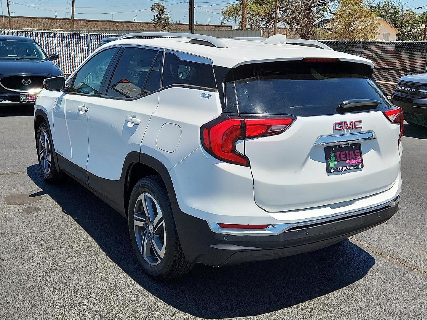 2020 Summit White - GAZ /Jet Black - H0Y GMC Terrain AWD SLT (3GKALVEV8LL) with an 1.5L I-4 gasoline direct injection, DOHC, variable valve control, intercooled turbo, regular unleaded, engine with 170HP engine, located at 4110 Avenue Q, Lubbock, 79412, 33.556553, -101.855820 - Photo#2