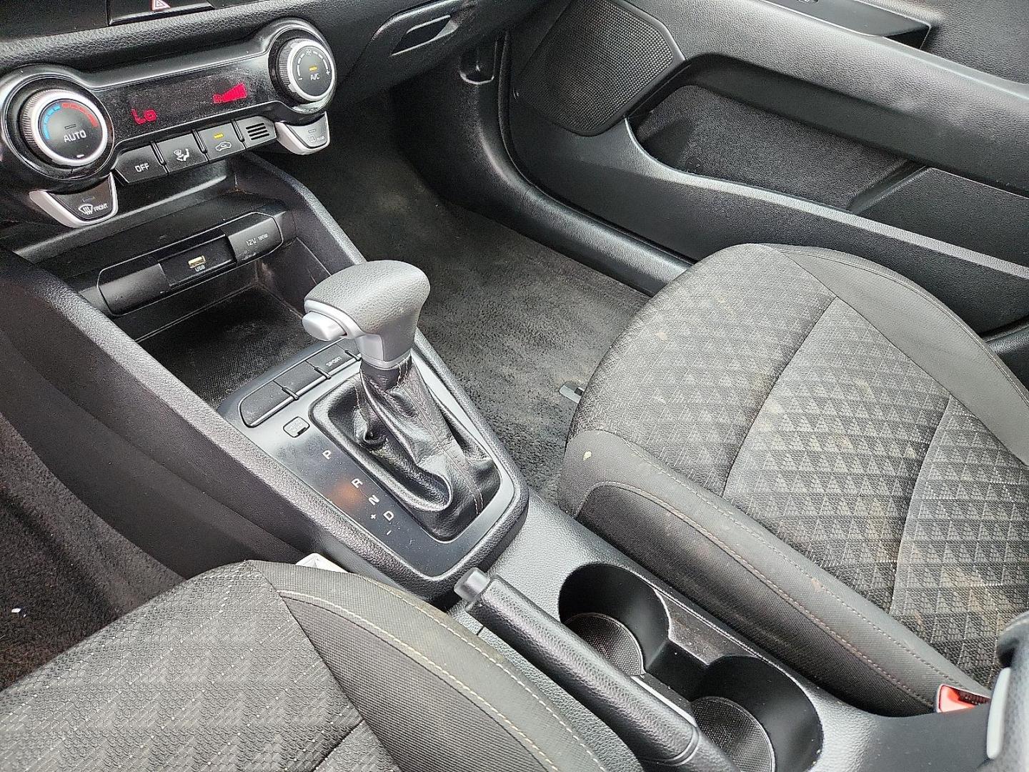 2022 GRAY Kia Rio S (3KPA24AD5NE) with an Gamma-II 1.6L I-4 DOHC, variable valve control, regular unleaded, engine with 120HP engine, located at 4110 Avenue Q, Lubbock, 79412, 33.556553, -101.855820 - Photo#11