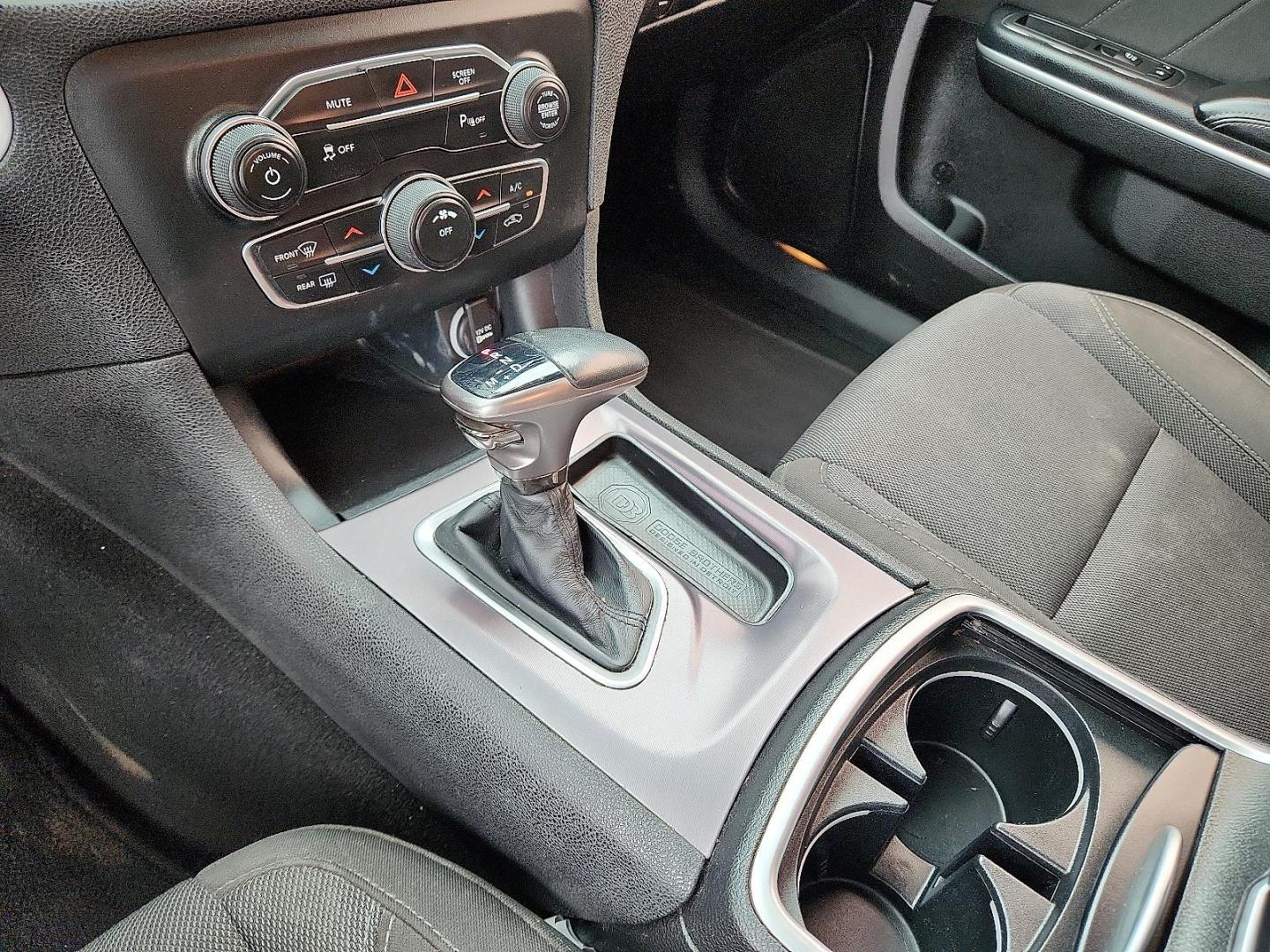 2019 WHITE Dodge Charger SXT RWD (2C3CDXBG1KH) with an Pentastar 3.6L V-6 DOHC, variable valve control, regular unleaded, engine with 292HP engine, located at 4110 Avenue Q, Lubbock, 79412, 33.556553, -101.855820 - Photo#11