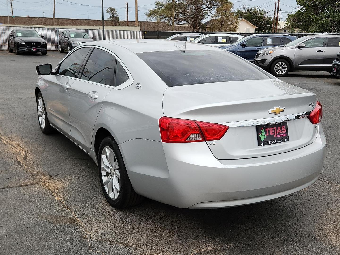 2018 SILVER Chevrolet Impala 1LT (2G1105S36J9) with an 3.6L DOHC V6 DI Engine engine, located at 4110 Avenue Q, Lubbock, 79412, 33.556553, -101.855820 - 07/31/2025 KEY IN RNVELOPE GOD - Photo#2