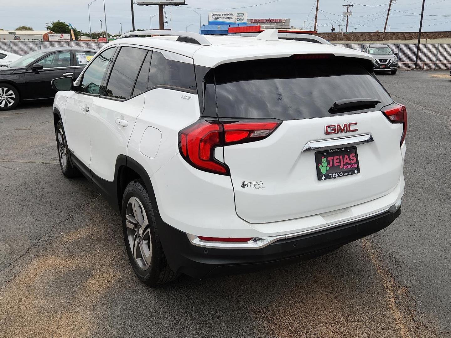2018 WHITE GMC Terrain SLT (3GKALVEV8JL) with an 1.5L I-4 gasoline direct injection, DOHC, variable valve control, intercooled turbo, regular unleaded, engine with 170HP engine, located at 4110 Avenue Q, Lubbock, 79412, 33.556553, -101.855820 - 07/31/2025 KEY IN ENVELOPE GOD - Photo#2