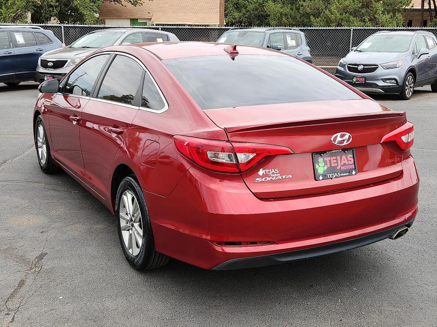 2016 RED Hyundai Sonata SE (5NPE24AF9GH) with an 2.4L I-4 gasoline direct injection, DOHC, variable valve control, regular unleaded, engine with 185HP engine, located at 4110 Avenue Q, Lubbock, 79412, 33.556553, -101.855820 - 07/31/2025 KEY IN ENVELOPE GOD - Photo#2