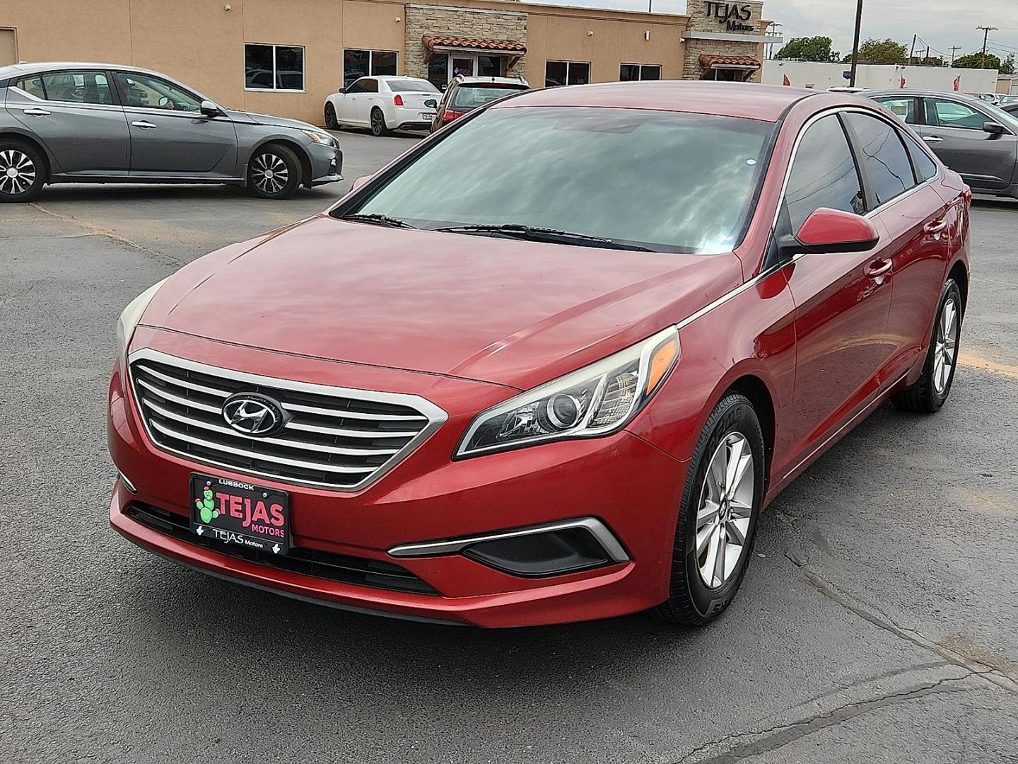 2016 RED Hyundai Sonata SE (5NPE24AF9GH) with an 2.4L I-4 gasoline direct injection, DOHC, variable valve control, regular unleaded, engine with 185HP engine, located at 4110 Avenue Q, Lubbock, 79412, 33.556553, -101.855820 - 07/31/2025 KEY IN ENVELOPE GOD - Photo#3