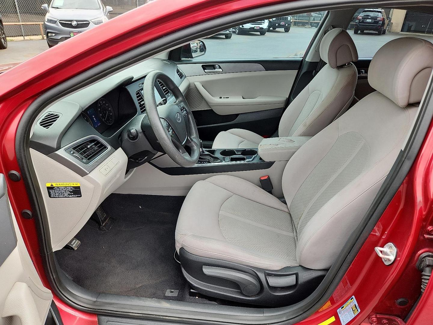 2016 RED Hyundai Sonata SE (5NPE24AF9GH) with an 2.4L I-4 gasoline direct injection, DOHC, variable valve control, regular unleaded, engine with 185HP engine, located at 4110 Avenue Q, Lubbock, 79412, 33.556553, -101.855820 - 07/31/2025 KEY IN ENVELOPE GOD - Photo#6