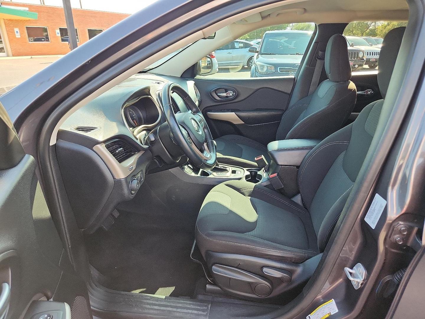 2017 GRAY Jeep Cherokee Latitude FWD (1C4PJLCBXHD) with an Tigershark MultiAir 2.4L I-4 variable valve control, regular unleaded, engine with 184HP engine, located at 4110 Avenue Q, Lubbock, 79412, 33.556553, -101.855820 - 08/05/2025 KEY IN ENVELOPE GOD - Photo#6