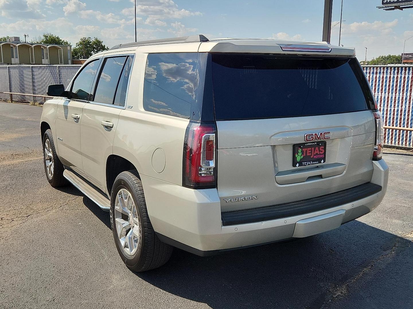 2015 GOLD GMC Yukon SLT (1GKS1BKC8FR) with an EcoTec3 5.3L V-8 gasoline direct injection, variable valve control, regular unleaded, engine with cylinder deactivation and 355HP engine, located at 4110 Avenue Q, Lubbock, 79412, 33.556553, -101.855820 - Photo#2