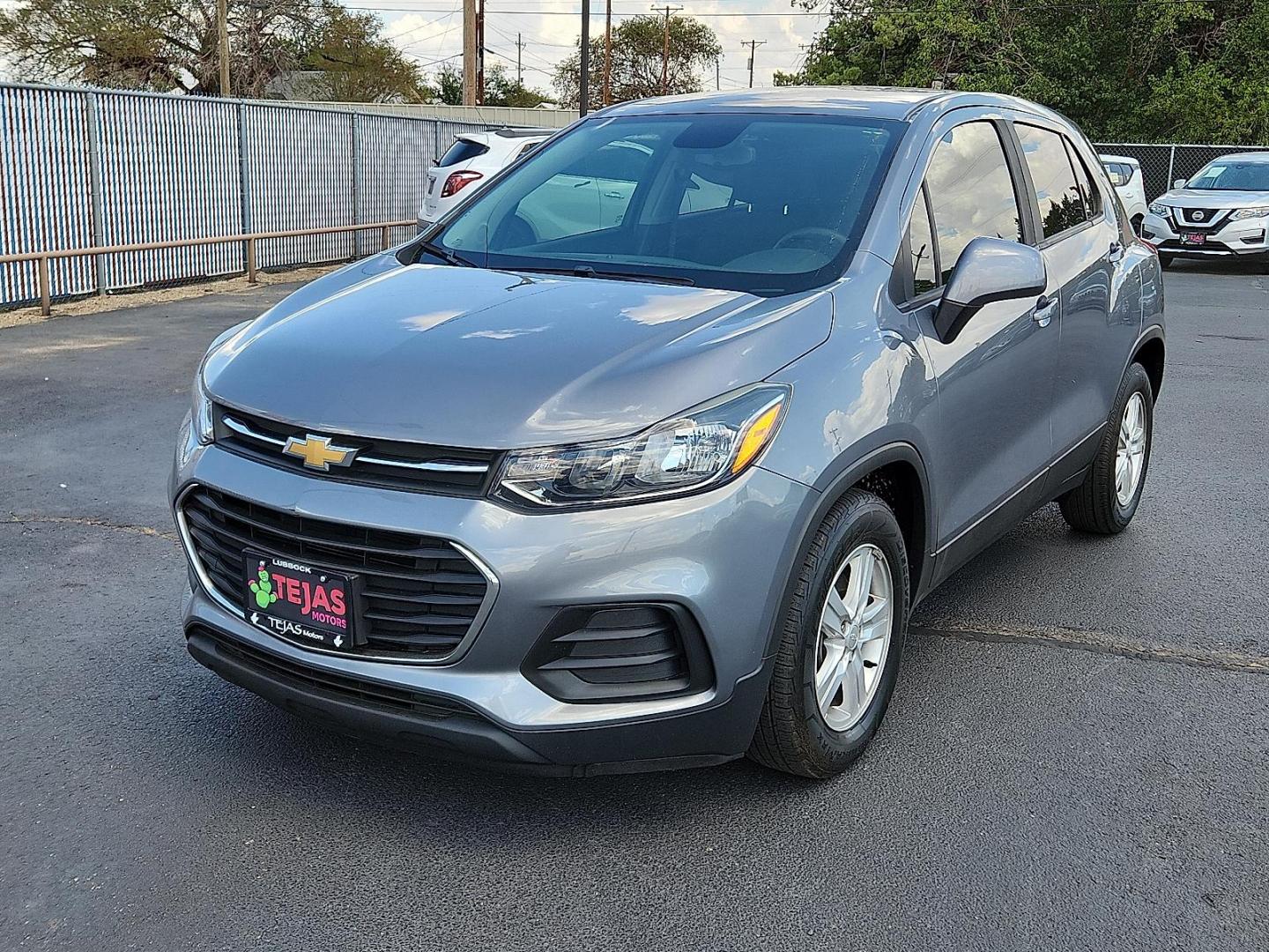 2020 GRAY Chevrolet Trax FWD LS (3GNCJKSB5LL) with an ECOTEC 1.4L I-4 DOHC, variable valve control, intercooled turbo, regular unleaded, engine with 138HP engine, located at 4110 Avenue Q, Lubbock, 79412, 33.556553, -101.855820 - Photo#3