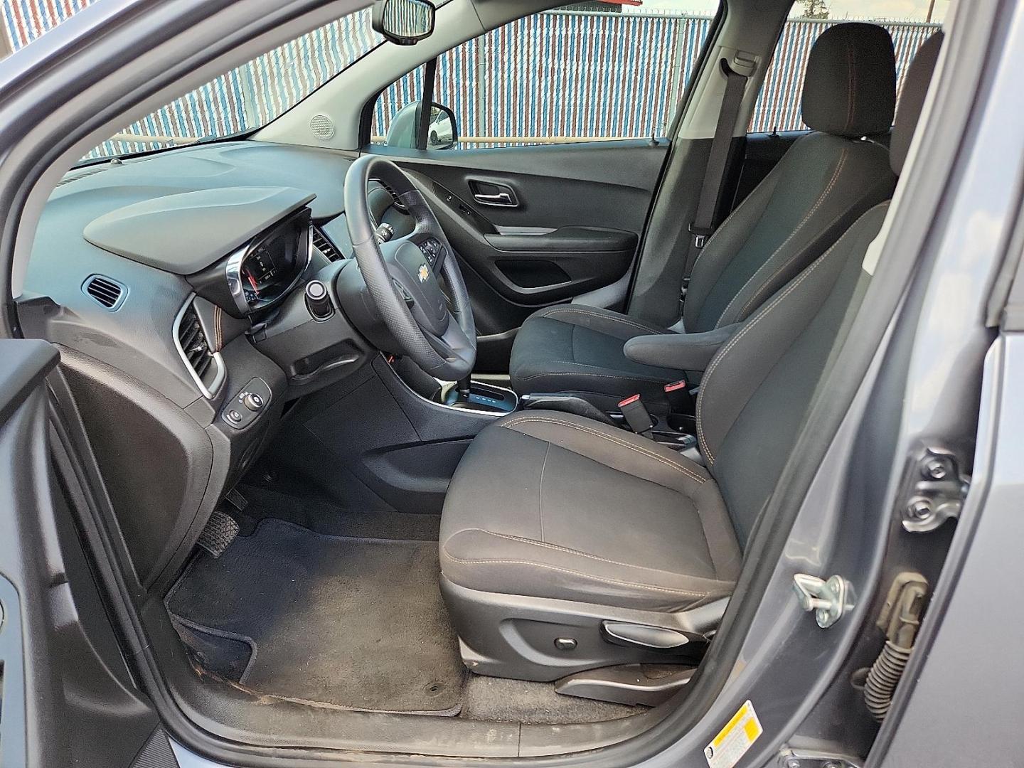 2020 GRAY Chevrolet Trax FWD LS (3GNCJKSB5LL) with an ECOTEC 1.4L I-4 DOHC, variable valve control, intercooled turbo, regular unleaded, engine with 138HP engine, located at 4110 Avenue Q, Lubbock, 79412, 33.556553, -101.855820 - Photo#6