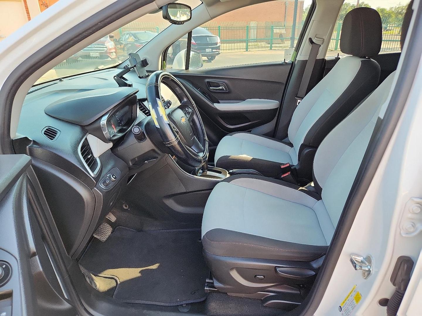 2020 WHITE Chevrolet Trax FWD LS (KL7CJKSB8LB) with an ECOTEC 1.4L I-4 DOHC, variable valve control, intercooled turbo, regular unleaded, engine with 138HP engine, located at 4110 Avenue Q, Lubbock, 79412, 33.556553, -101.855820 - 08/08/2025 KEY IN ENVELOPE GOD - Photo#6
