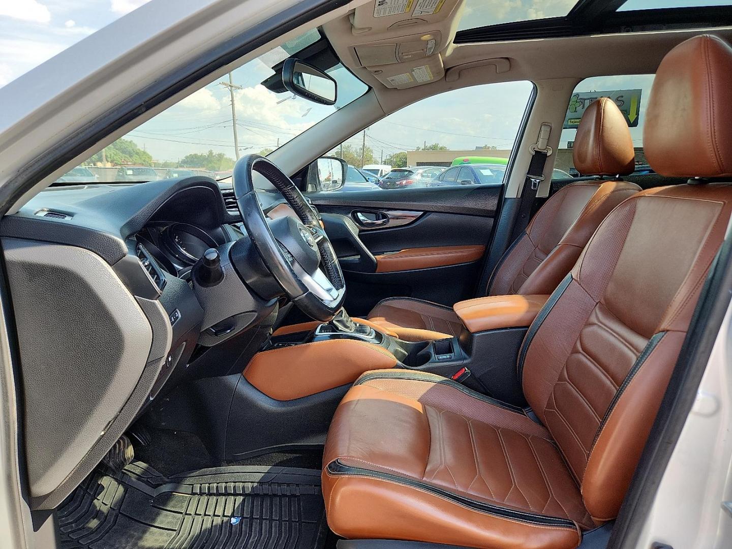 2018 SILVER Nissan Rogue SL (JN8AT2MT5JW) with an 2.5L I-4 DOHC, variable valve control, regular unleaded, engine with 170HP engine, located at 4110 Avenue Q, Lubbock, 79412, 33.556553, -101.855820 - Photo#6