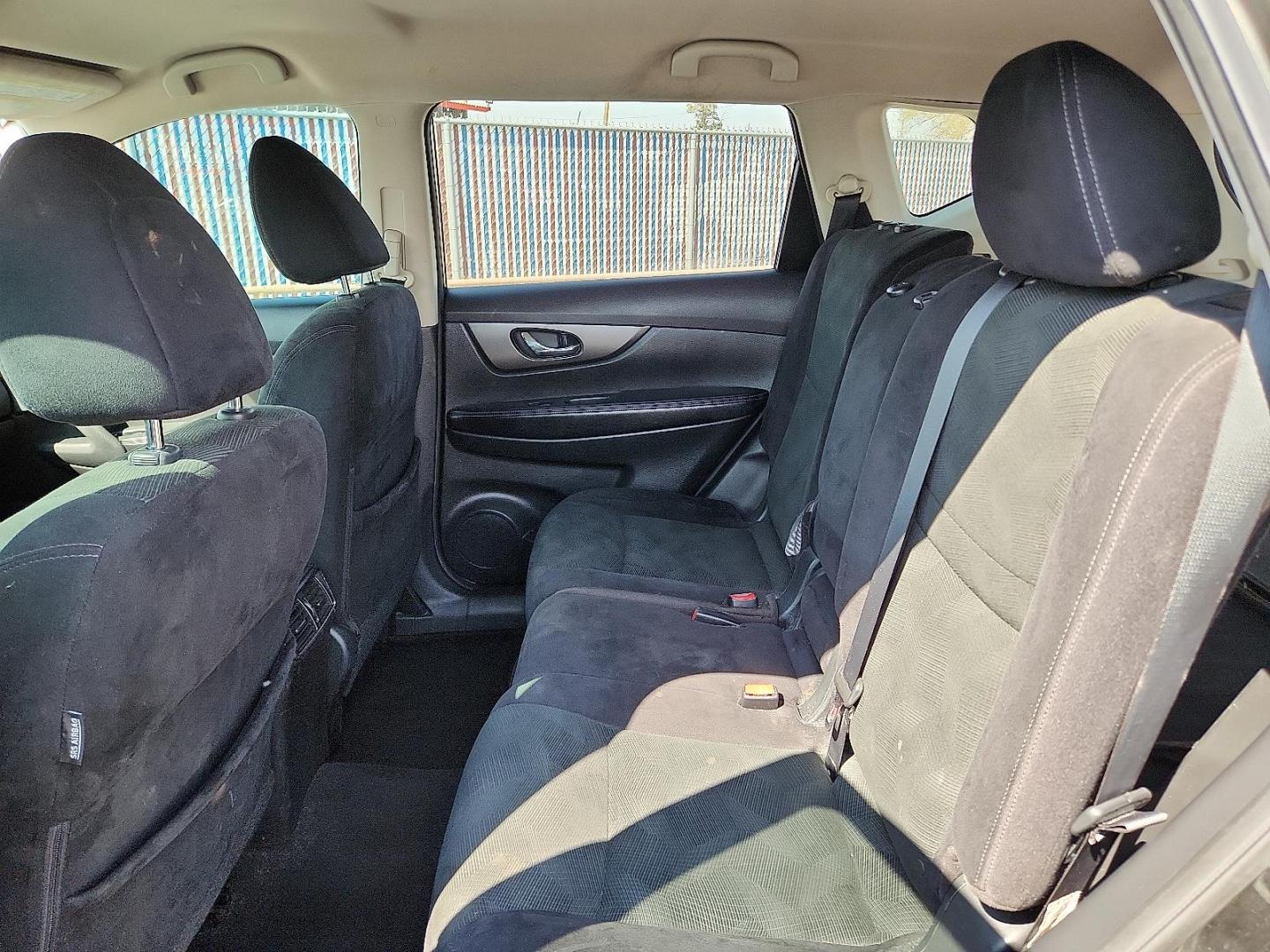 2015 GREEN Nissan Rogue SV (5N1AT2MT5FC) with an 2.5L I-4 DOHC, variable valve control, regular unleaded, engine with 170HP engine, located at 4110 Avenue Q, Lubbock, 79412, 33.556553, -101.855820 - 08/16/2025 KEY IN ENVELOPE GOD - Photo#4