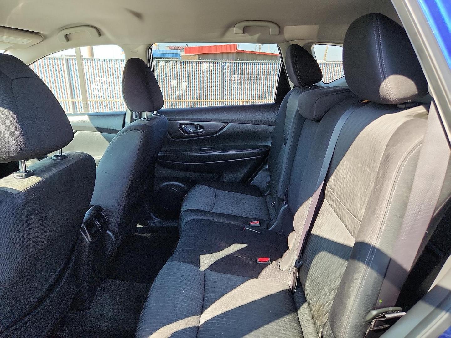 2018 BLUE Nissan Rogue SV (JN8AT2MT7JW) with an 2.5L I-4 DOHC, variable valve control, regular unleaded, engine with 170HP engine, located at 4110 Avenue Q, Lubbock, 79412, 33.556553, -101.855820 - Photo#4