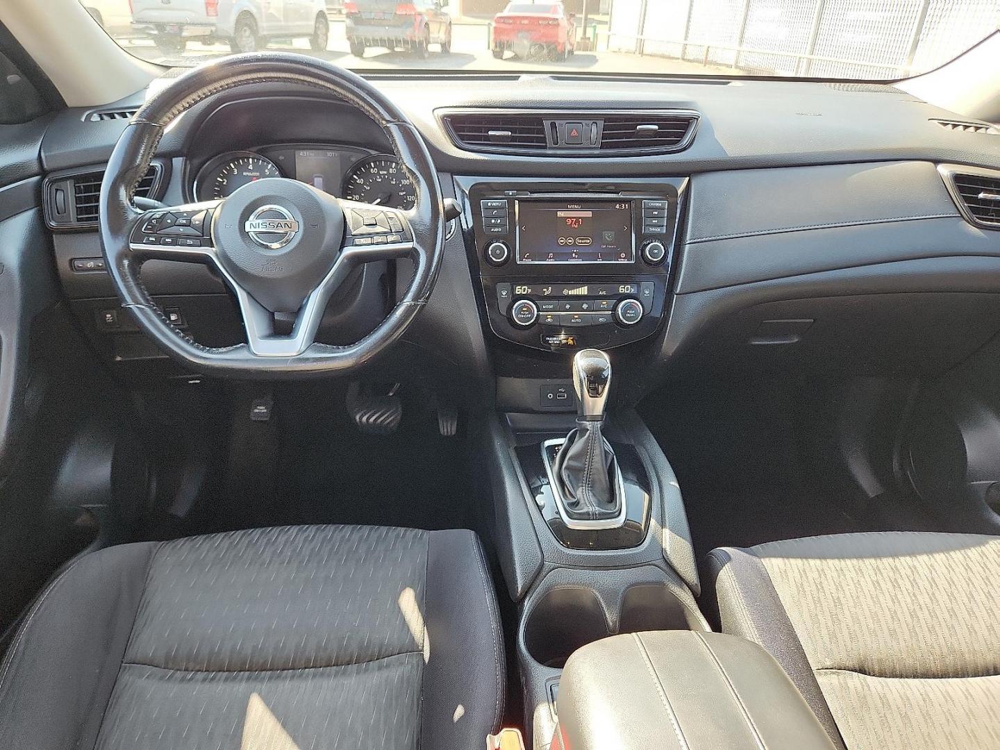 2018 BLUE Nissan Rogue SV (JN8AT2MT7JW) with an 2.5L I-4 DOHC, variable valve control, regular unleaded, engine with 170HP engine, located at 4110 Avenue Q, Lubbock, 79412, 33.556553, -101.855820 - Photo#5