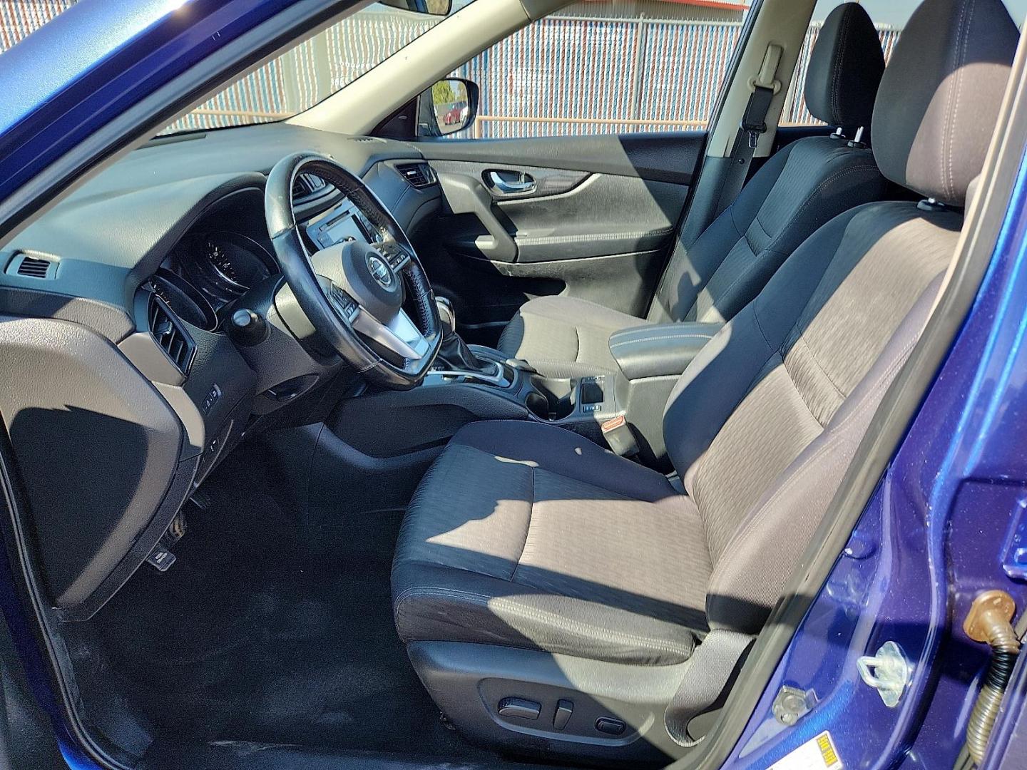 2018 BLUE Nissan Rogue SV (JN8AT2MT7JW) with an 2.5L I-4 DOHC, variable valve control, regular unleaded, engine with 170HP engine, located at 4110 Avenue Q, Lubbock, 79412, 33.556553, -101.855820 - Photo#6