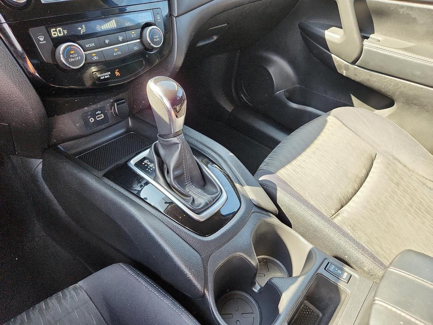 2018 BLUE Nissan Rogue SV (JN8AT2MT7JW) with an 2.5L I-4 DOHC, variable valve control, regular unleaded, engine with 170HP engine, located at 4110 Avenue Q, Lubbock, 79412, 33.556553, -101.855820 - Photo#10