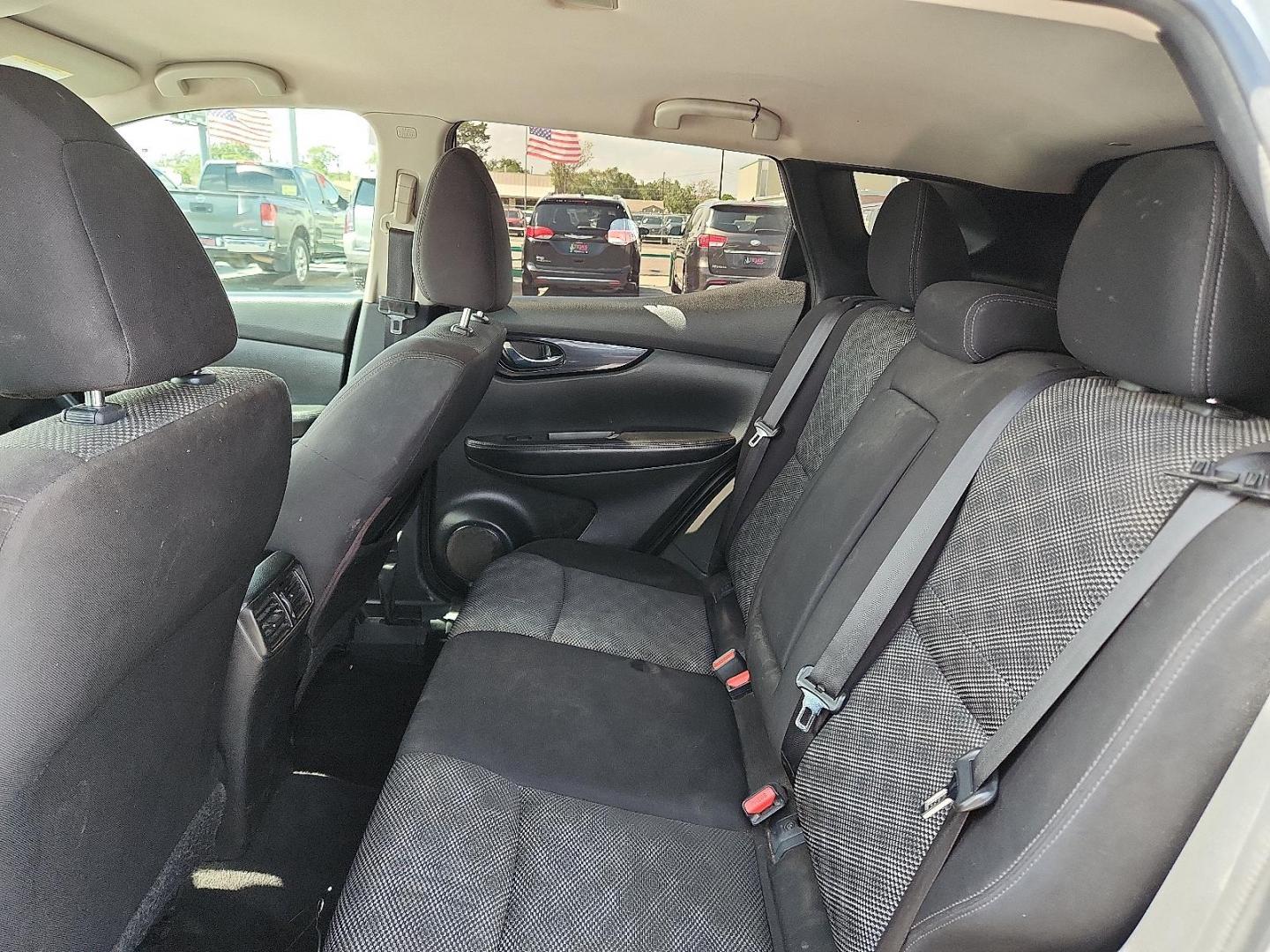 2017 SILVER Nissan Rogue Sport SV (JN1BJ1CP0HW) with an 2L I-4 gasoline direct injection, DOHC, CVTC variable valve control, regular unleaded, engine with 141HP engine, located at 4110 Avenue Q, Lubbock, 79412, 33.556553, -101.855820 - 09/12/2025 KEY IN ENVELOPE GOD - Photo#4