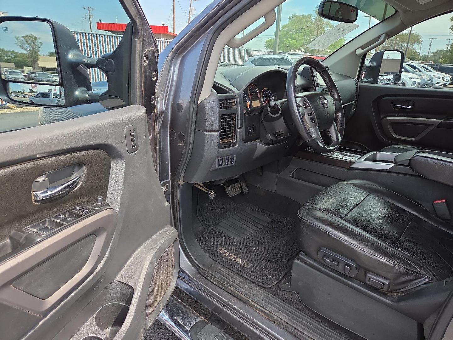 2015 Gun Metallic - KAD /Charcoal - G Nissan Titan SL (1N6BA0EC5FN) with an Endurance 5.6L V-8 DOHC, variable valve control, regular unleaded, engine with 317HP engine, located at 4110 Avenue Q, Lubbock, 79412, 33.556553, -101.855820 - 09/13/2025 KEY IN ENVELOPE GOD - Photo#8