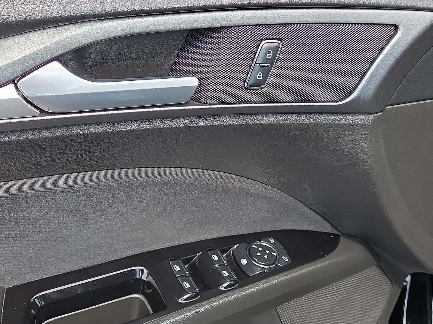 2016 Shadow Black - G1 /Ebony - AW Ford Fusion SE (3FA6P0H74GR) with an Duratec 2.5L I-4 DOHC, iVCT variable valve control, regular unleaded, engine with 175HP engine, located at 4110 Avenue Q, Lubbock, 79412, 33.556553, -101.855820 - 09/13/2025 KEY IN ENVELOPE GOD - Photo#7