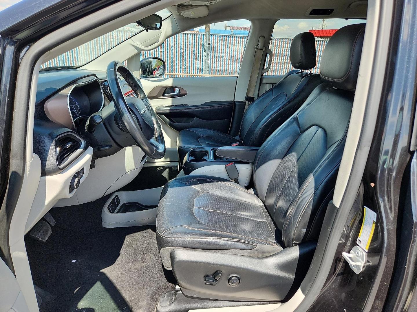 2018 BLACK Chrysler Pacifica Touring L (2C4RC1BG7JR) with an 3.6L V-6 DOHC, VVT variable valve control, regular unleaded, engine with cylinder deactivation and 287HP engine, located at 4110 Avenue Q, Lubbock, 79412, 33.556553, -101.855820 - 09/132025 KEY IN ENVELOPE GOD - Photo#6