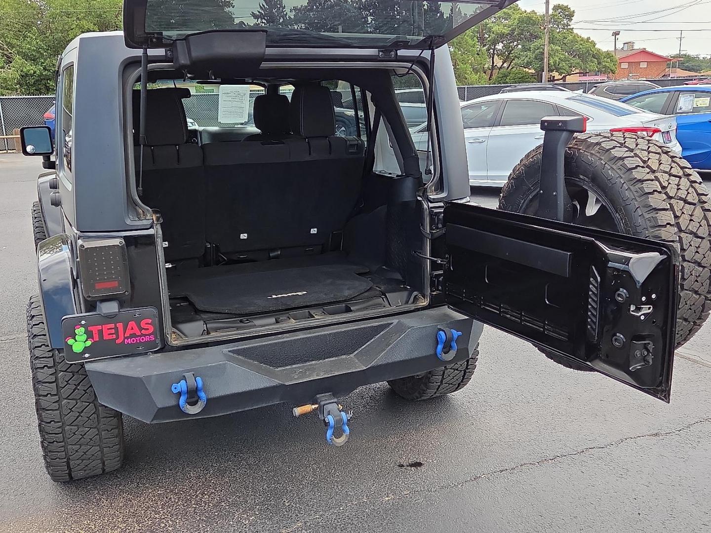 2015 Black Clearcoat - PX8 /Black - X9 Jeep Wrangler Unlimited Sahara (1C4BJWEG1FL) with an 3.6L V-6 DOHC, variable valve control, regular unleaded, engine with 285HP engine, located at 4110 Avenue Q, Lubbock, 79412, 33.556553, -101.855820 - 09/19/2025 KEY IN ENVELOPE GOD - Photo#6