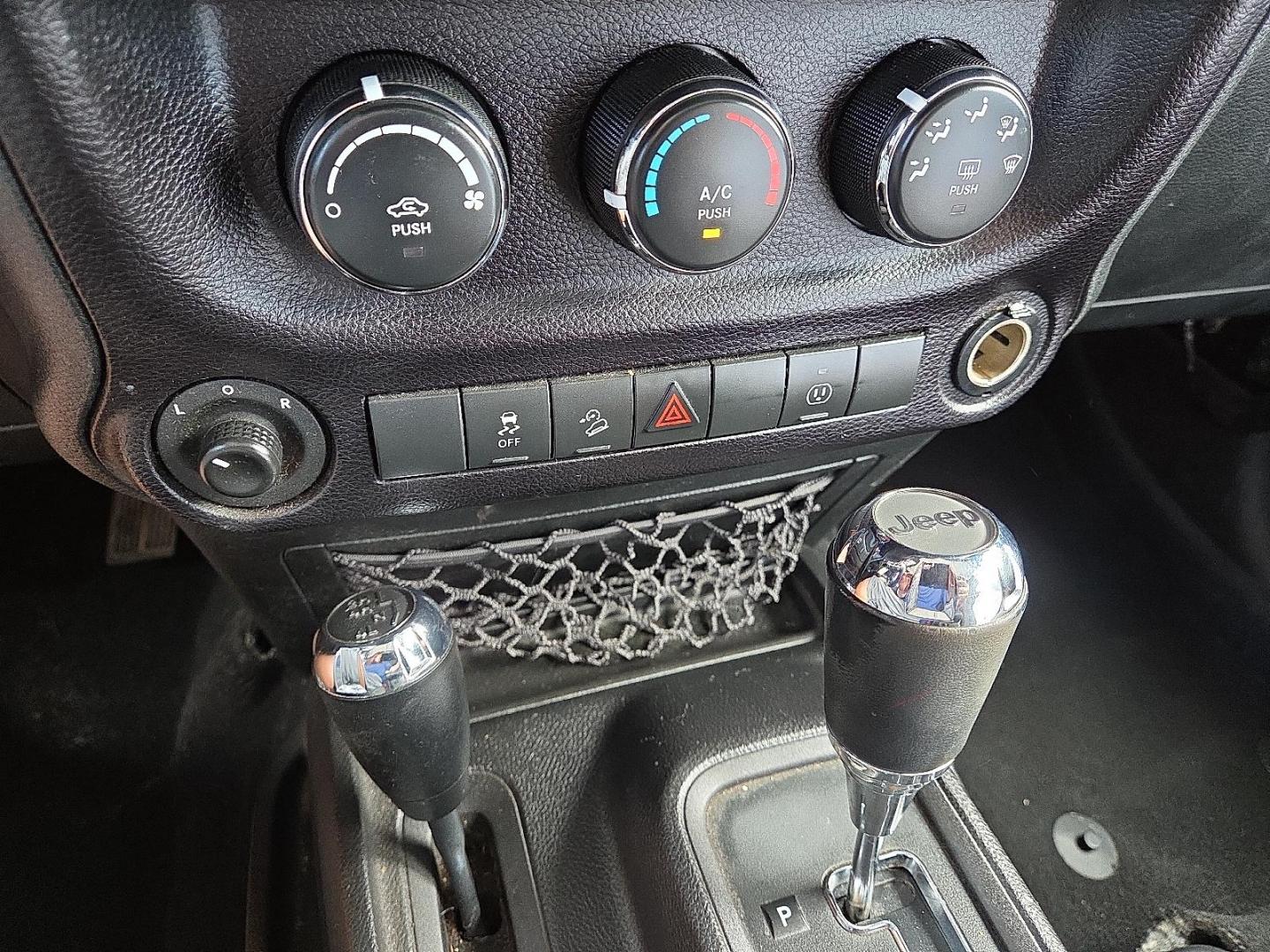 2015 Black Clearcoat - PX8 /Black - X9 Jeep Wrangler Unlimited Sahara (1C4BJWEG1FL) with an 3.6L V-6 DOHC, variable valve control, regular unleaded, engine with 285HP engine, located at 4110 Avenue Q, Lubbock, 79412, 33.556553, -101.855820 - 09/19/2025 KEY IN ENVELOPE GOD - Photo#9