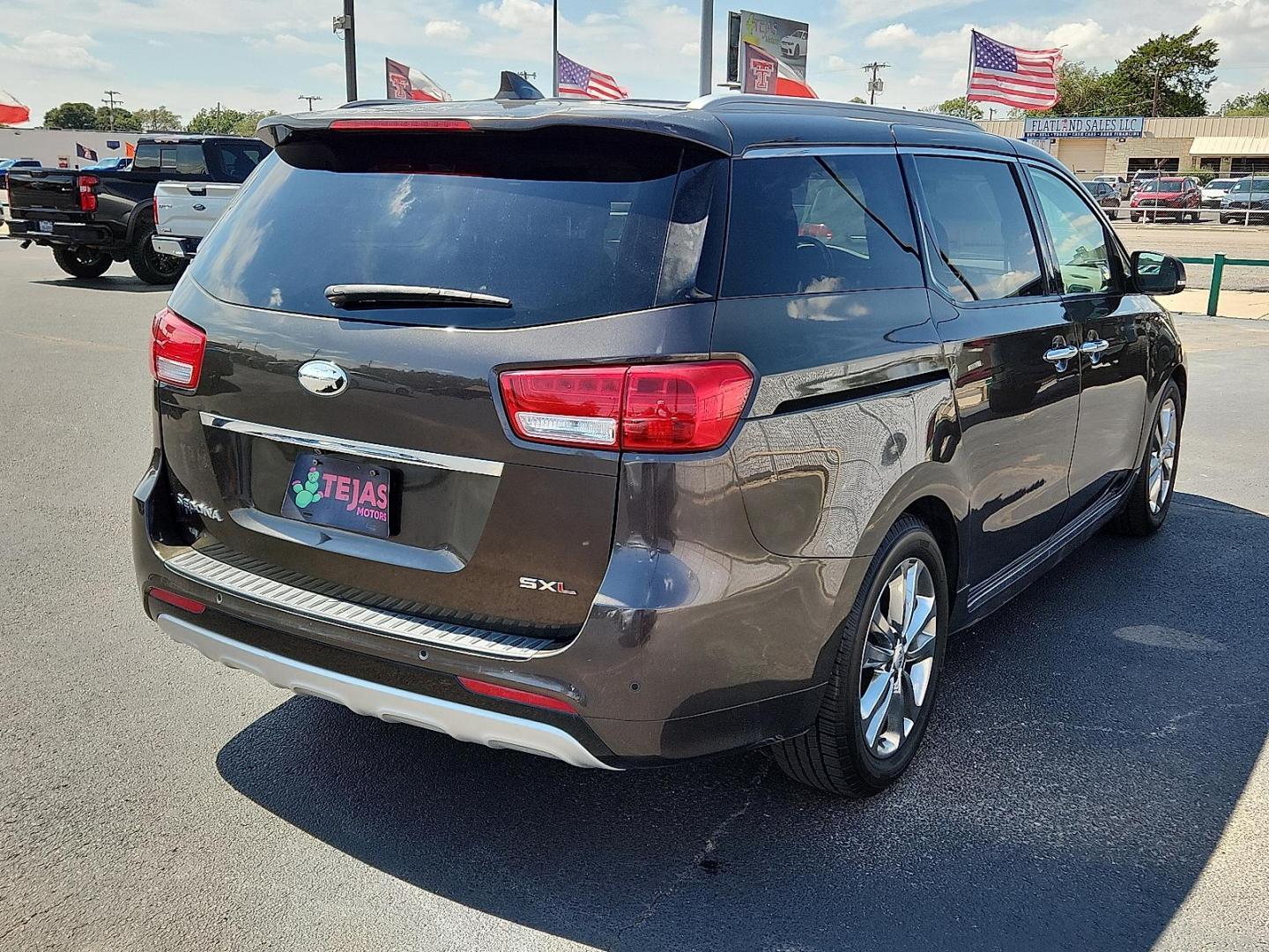 2018 BROWN Kia Sedona SX Limited (KNDME5C1XJ6) with an Lambda 3.3L V-6 gasoline direct injection, DOHC, CVVT variable valve control, regular unleaded, engine with 276HP engine, located at 4110 Avenue Q, Lubbock, 79412, 33.556553, -101.855820 - 09/17/2025 key in envelope god - Photo#1