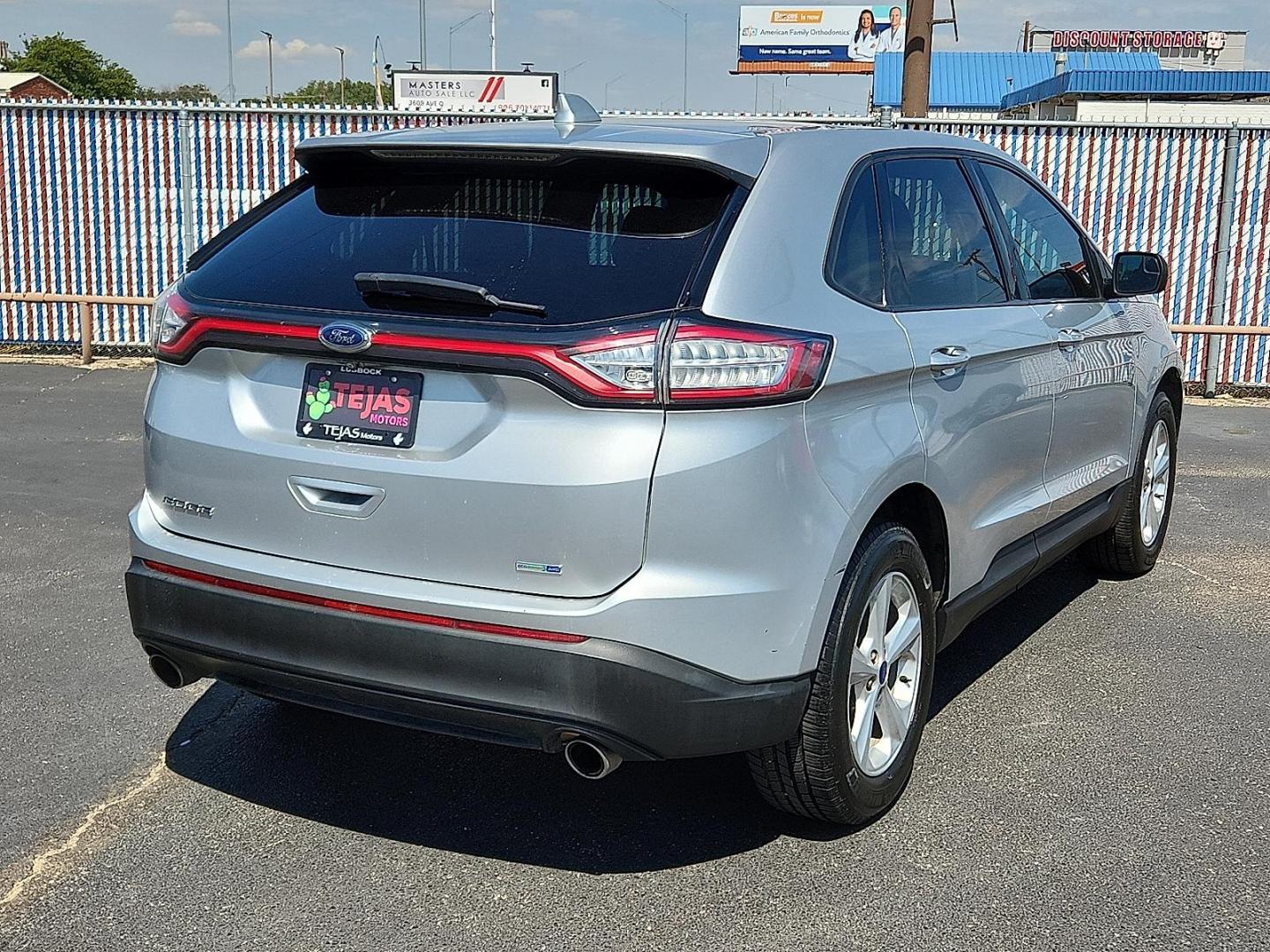 2017 SILVER Ford Edge SE (2FMPK4G97HB) with an EcoBoost 2L I-4 gasoline direct injection, DOHC, variable valve control, intercooled turbo, premium unleaded, engine with 245HP engine, located at 4110 Avenue Q, Lubbock, 79412, 33.556553, -101.855820 - Photo#1