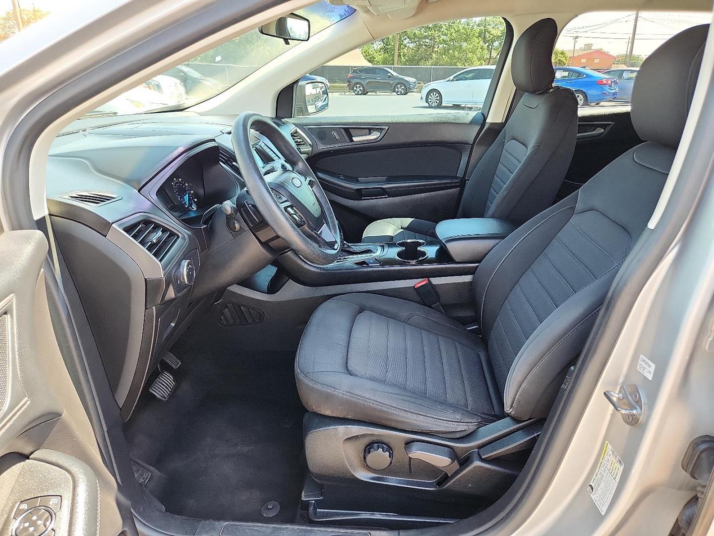 2017 SILVER Ford Edge SE (2FMPK4G97HB) with an EcoBoost 2L I-4 gasoline direct injection, DOHC, variable valve control, intercooled turbo, premium unleaded, engine with 245HP engine, located at 4110 Avenue Q, Lubbock, 79412, 33.556553, -101.855820 - Photo#6