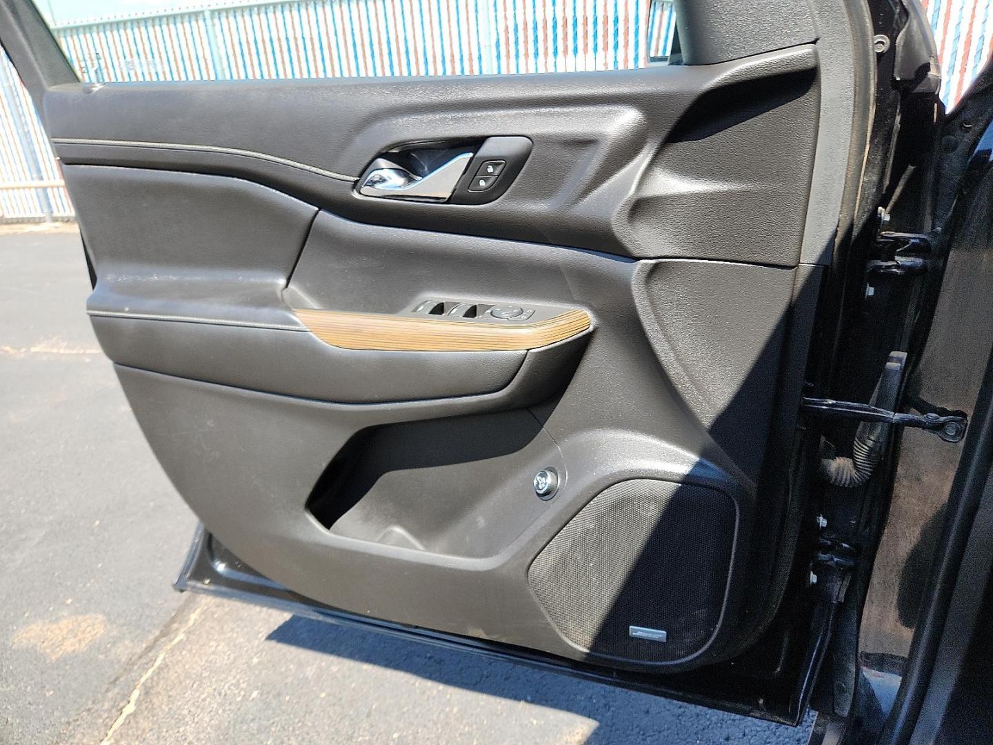 2019 Ebony Twilight Metallic - GB8 /Jet Black - H1T GMC Acadia SLE-2 (1GKKNLLS5KZ) with an 3.6L V-6 gasoline direct injection, DOHC, VVT variable valve control, regular unleaded, engine with cylinder deactivation and 310HP engine, located at 4110 Avenue Q, Lubbock, 79412, 33.556553, -101.855820 - Photo#8